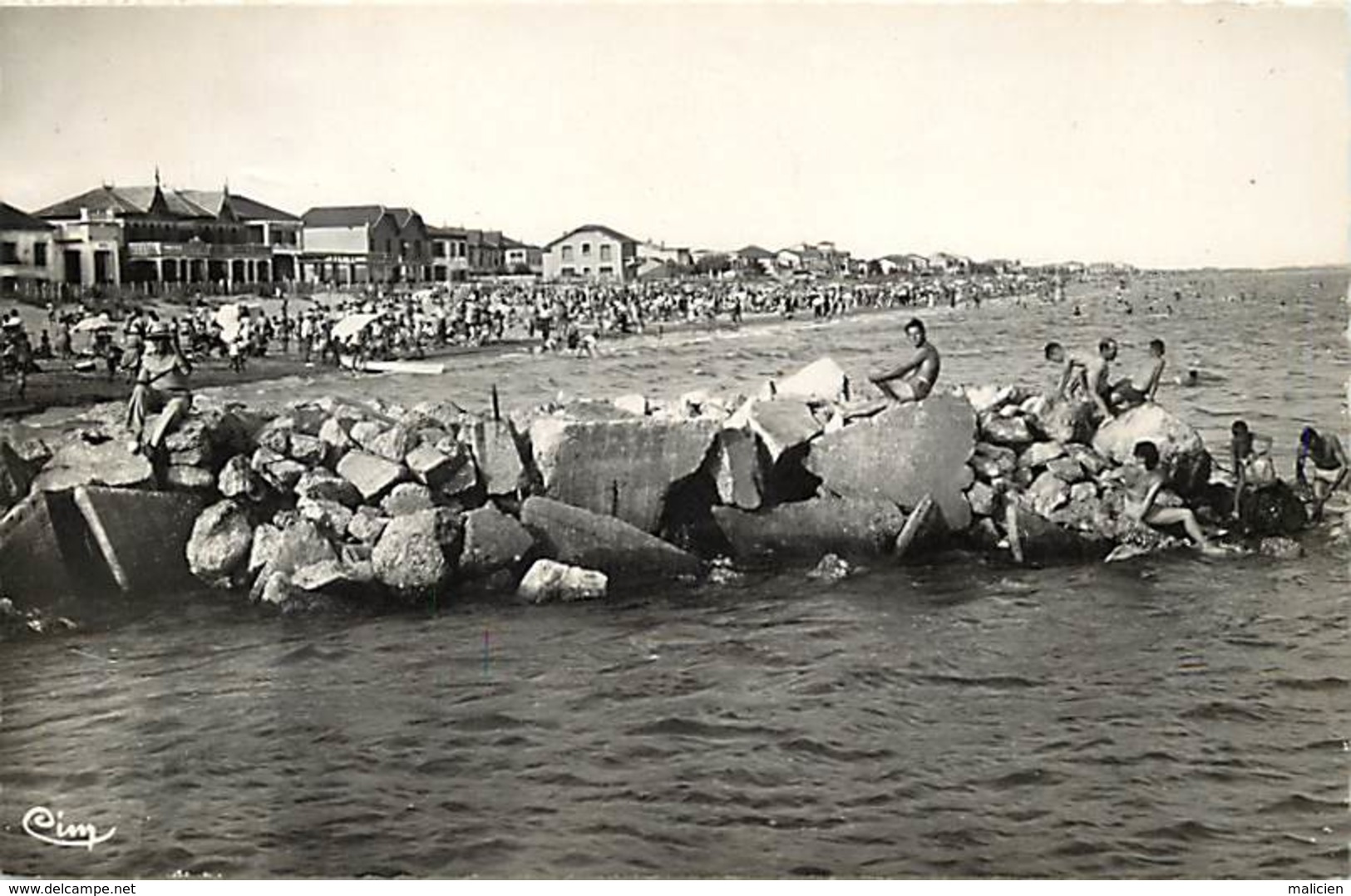 Dpts Div.-ref-AG165- Herault - Carnon Plage - La Plage - Rive Gauche - Bainguers Dans Les Rochers - Carte Bon Etat - - Autres & Non Classés