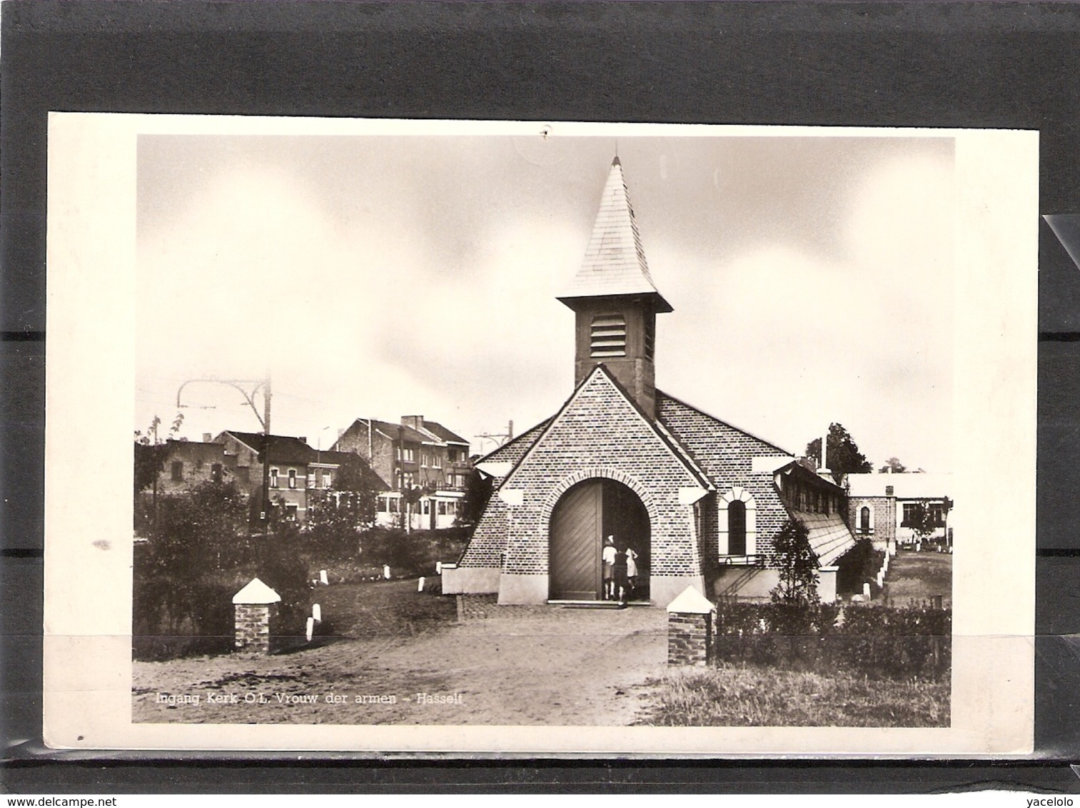 Hasselt  Ingang Kerk O.L.Vrouw Der Armen ( Fotokaart,  Zeldzaam !!! ) Met Links Tram! - Hasselt