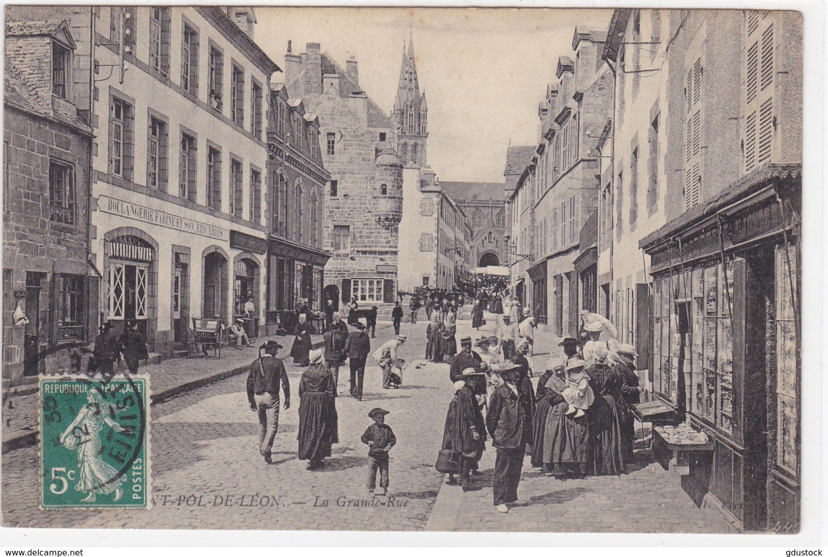 Finistère - Saint-Pol-de-Léon - La Grande-Rue - Saint-Pol-de-Léon