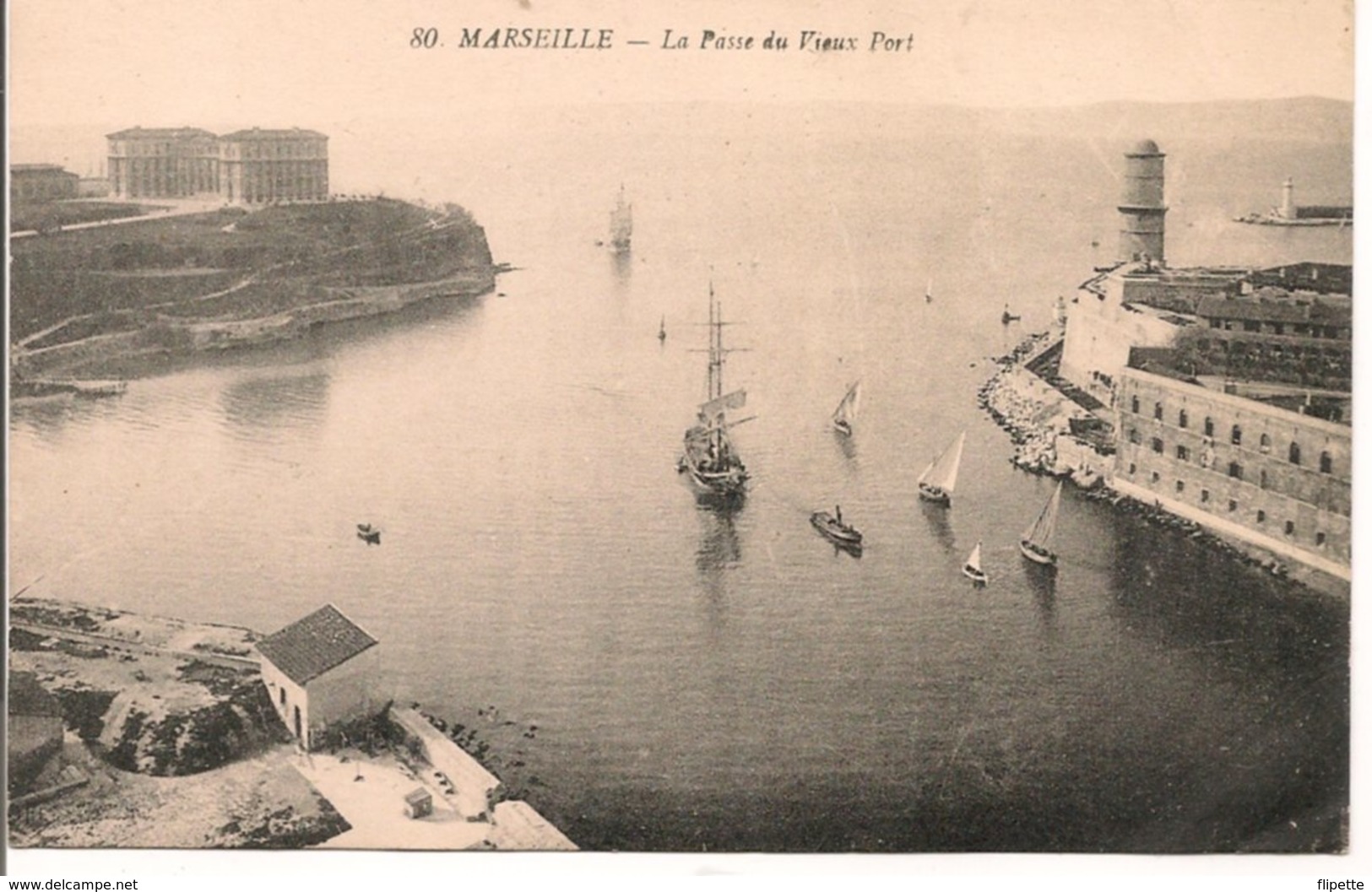 L200A363 - Marseille - La Passe Du Vieux Port -   N°80 - Vieux Port, Saint Victor, Le Panier
