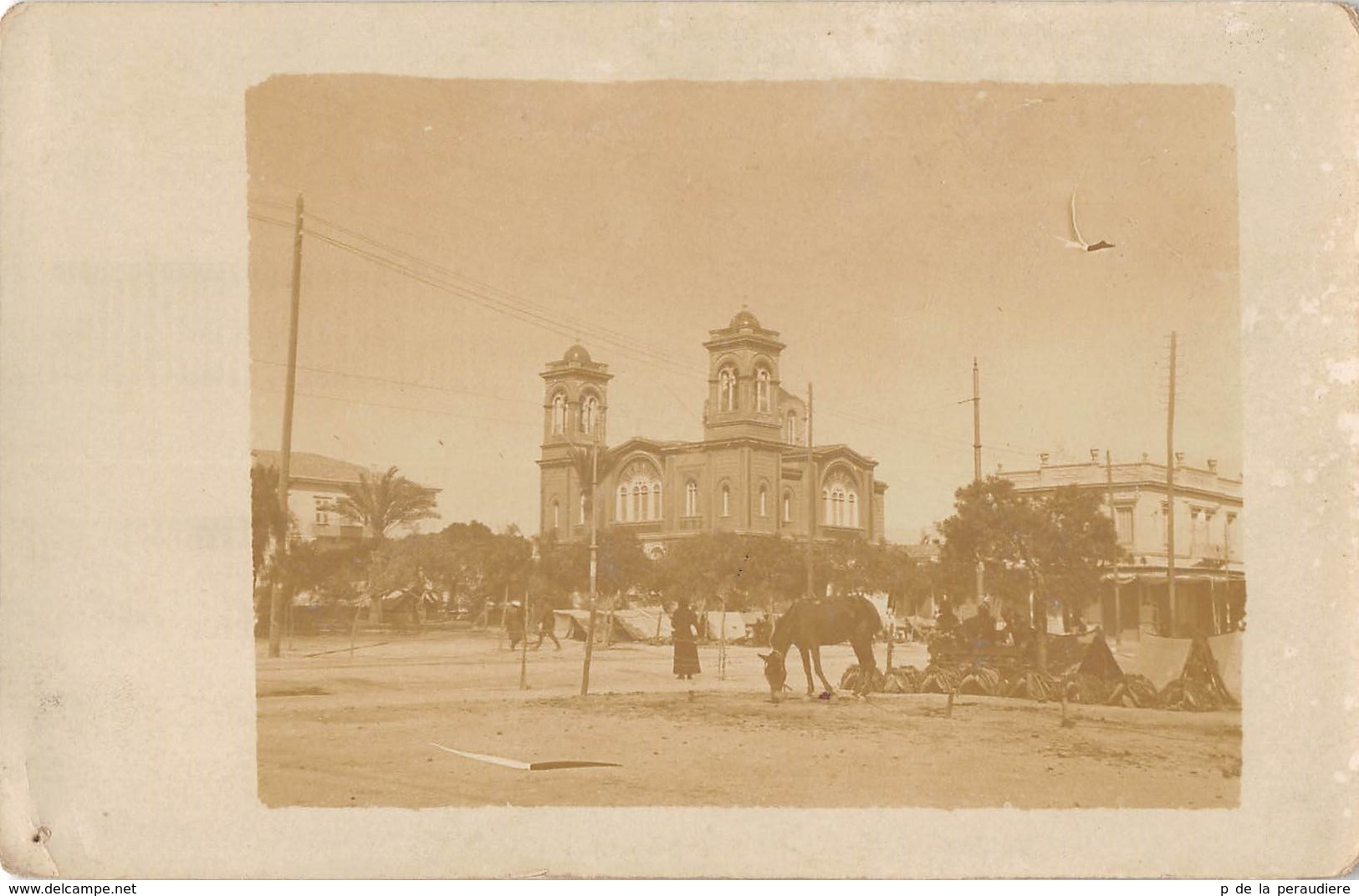 CPA GRECE CARTE PHOTO ECRITE AU VERSO PLACE DU PIREE PENDANT L'OCCUPATION - Grèce