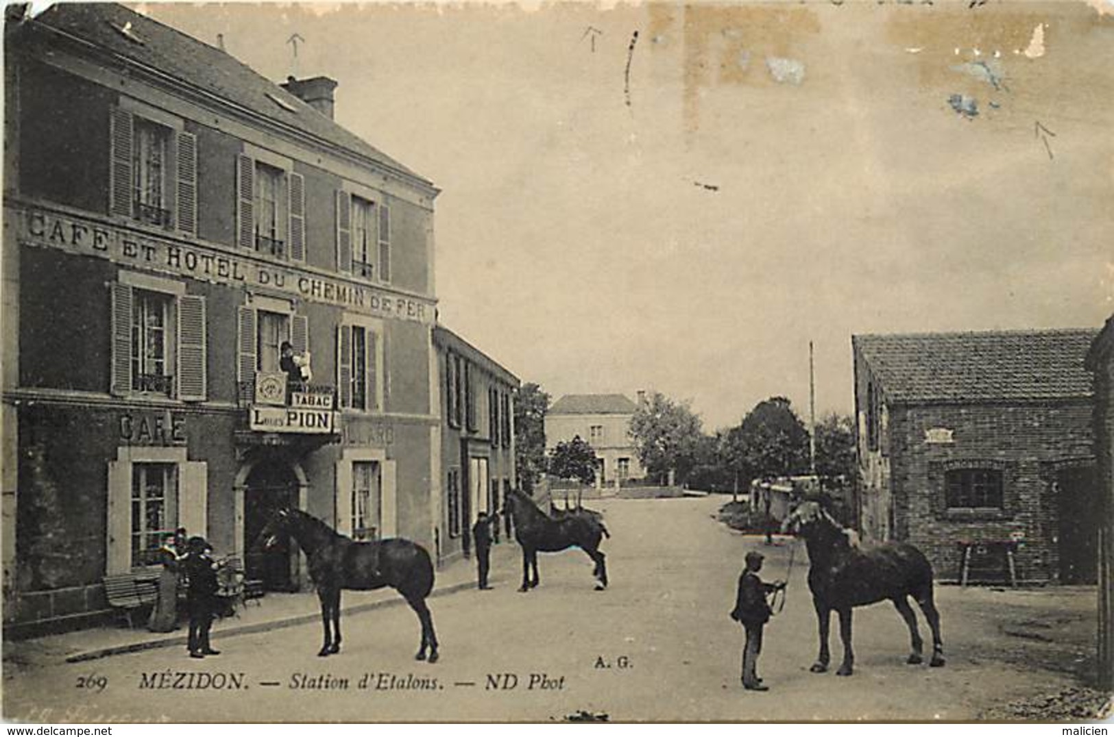 Dpts Div.-ref-AG124- Calvados - Mezidon - Station D Etalons - Chevaux - Hippisme - Cafe Hotel Du Chemin De Fer - Tabac - Autres & Non Classés