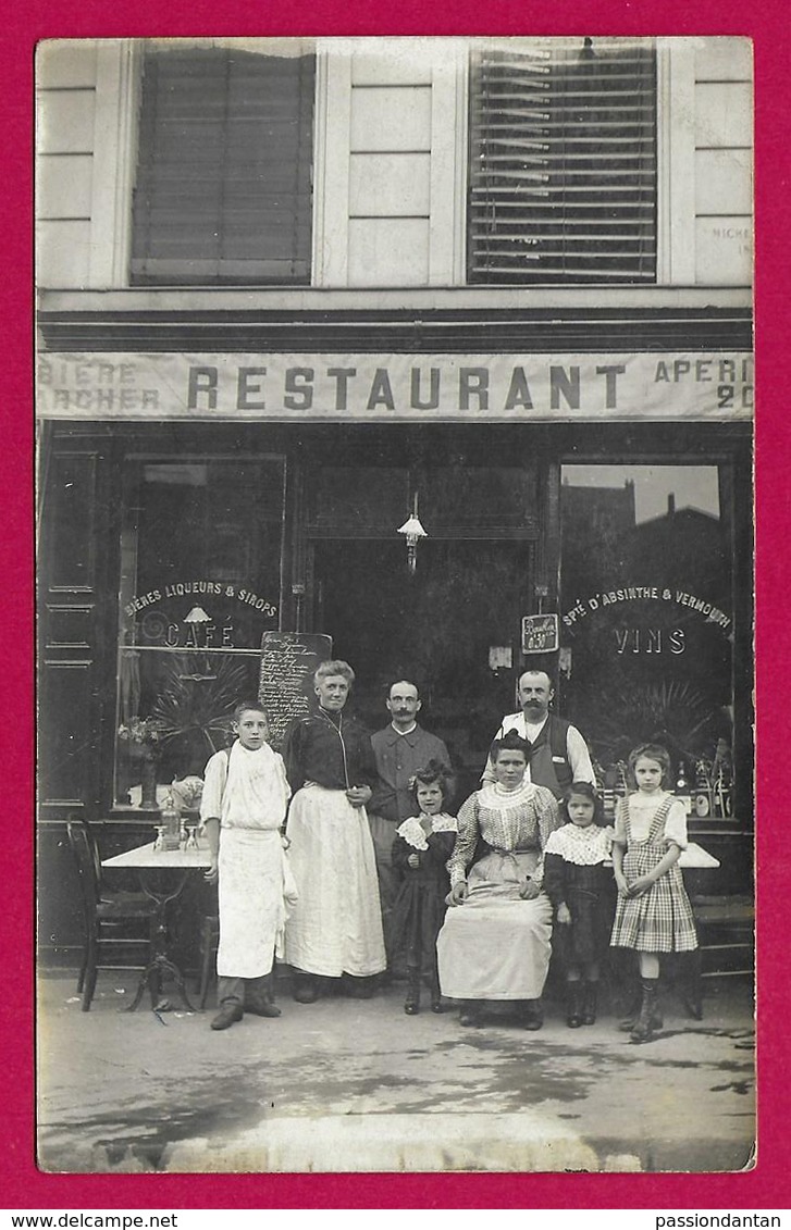 Carte Photo Commerce - Probablement Paris - Vitrine D'un Restaurant - Famille De Bristrotiers - Restaurants
