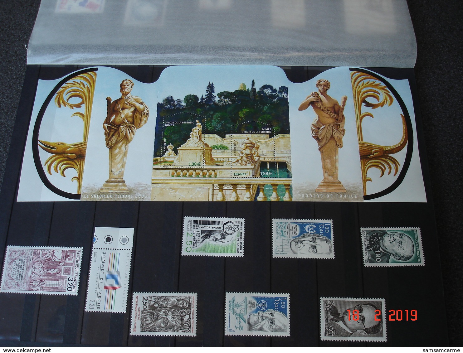 ALBUM CONTENANT TIMBRES,BLOCS FEUILLETS ET CARNETS NEUFS LUXE DE FRANCE  SANS TRACES DE CHARNIERES   BELLE COTE