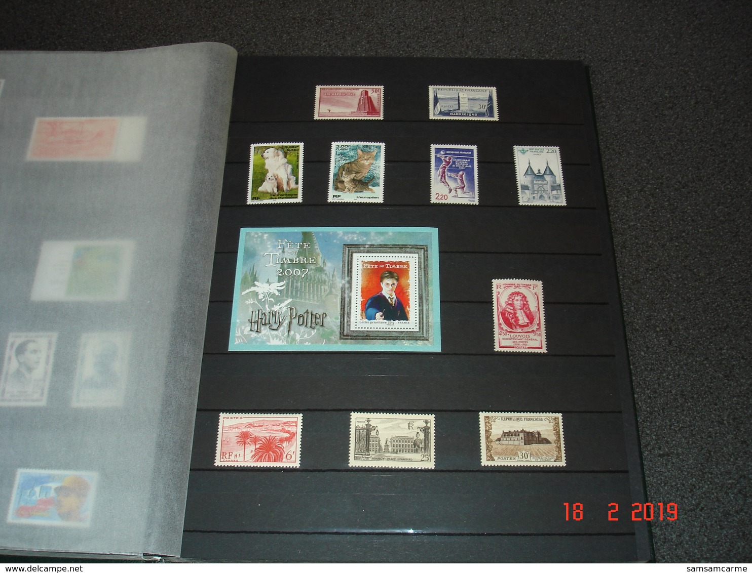 ALBUM CONTENANT TIMBRES,BLOCS FEUILLETS ET CARNETS NEUFS LUXE DE FRANCE  SANS TRACES DE CHARNIERES   BELLE COTE