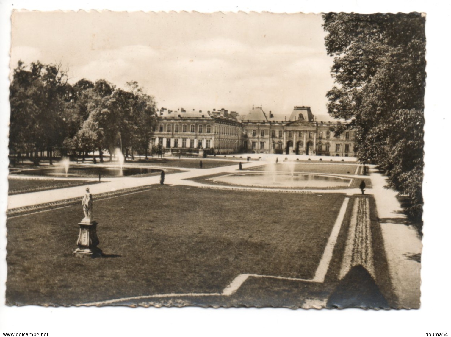 LUNEVILLE (54) - Le Château - Les Bosquets - Jardin à La Française - Luneville