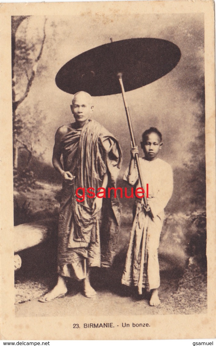 BIRMANIE MYANMAR BURMA UN BONZE MOINE RELIGION BOUDDHISME ETHNOLOGIE COSTUME ETHNIE ASIE. (voir Scan). - Myanmar (Burma)