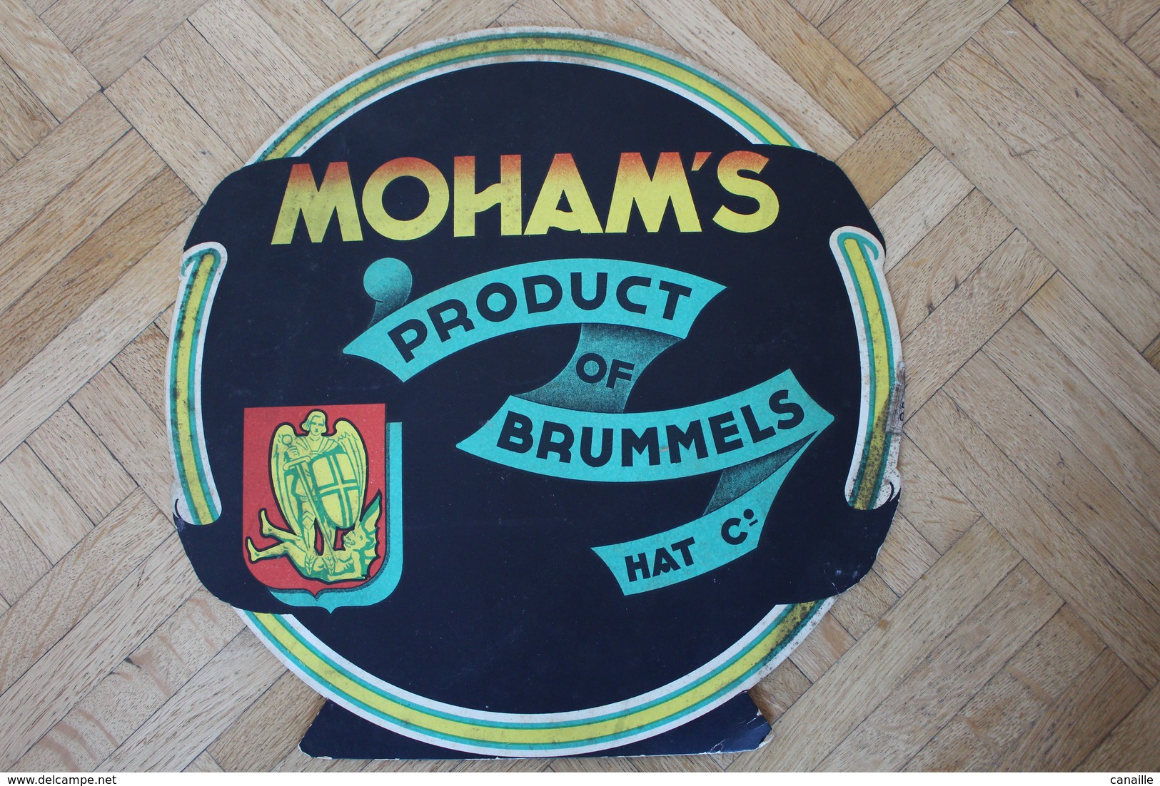 Rare Publicité De Carton - Tabac GOSSET-St MICHEL - Moham's - Product Of Brummel - 1959 - Diametre 30 Cm - Werbeartikel