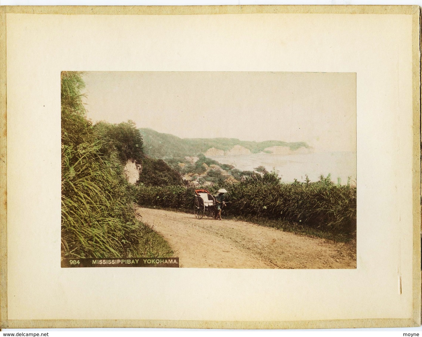 2 Photos Du Japon - XIXéme Sur Papier Albuminé  -1) MISSISSIPPIBAY YOKOHAMA  - 2) 2 GEISHAS PRENANT LE THE - Anciennes (Av. 1900)