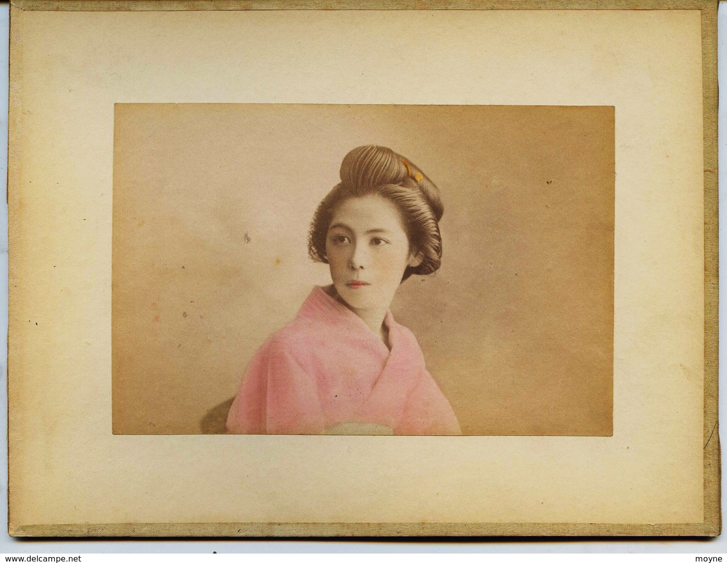 2 Photos Du Japon - XIXéme - Sur Papier Albuminé  - 1) BELLE JEUNE JAPONAISE   - 2) NIWOMON GATE OF NIKKO - Anciennes (Av. 1900)