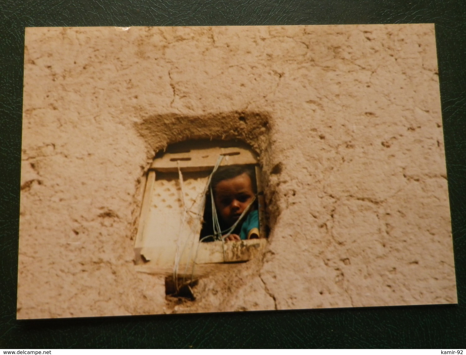 Enfant Petit Visage à La Fenêtre  Yemen  Photo Originale 1998      14 X 9.5 - Autres & Non Classés