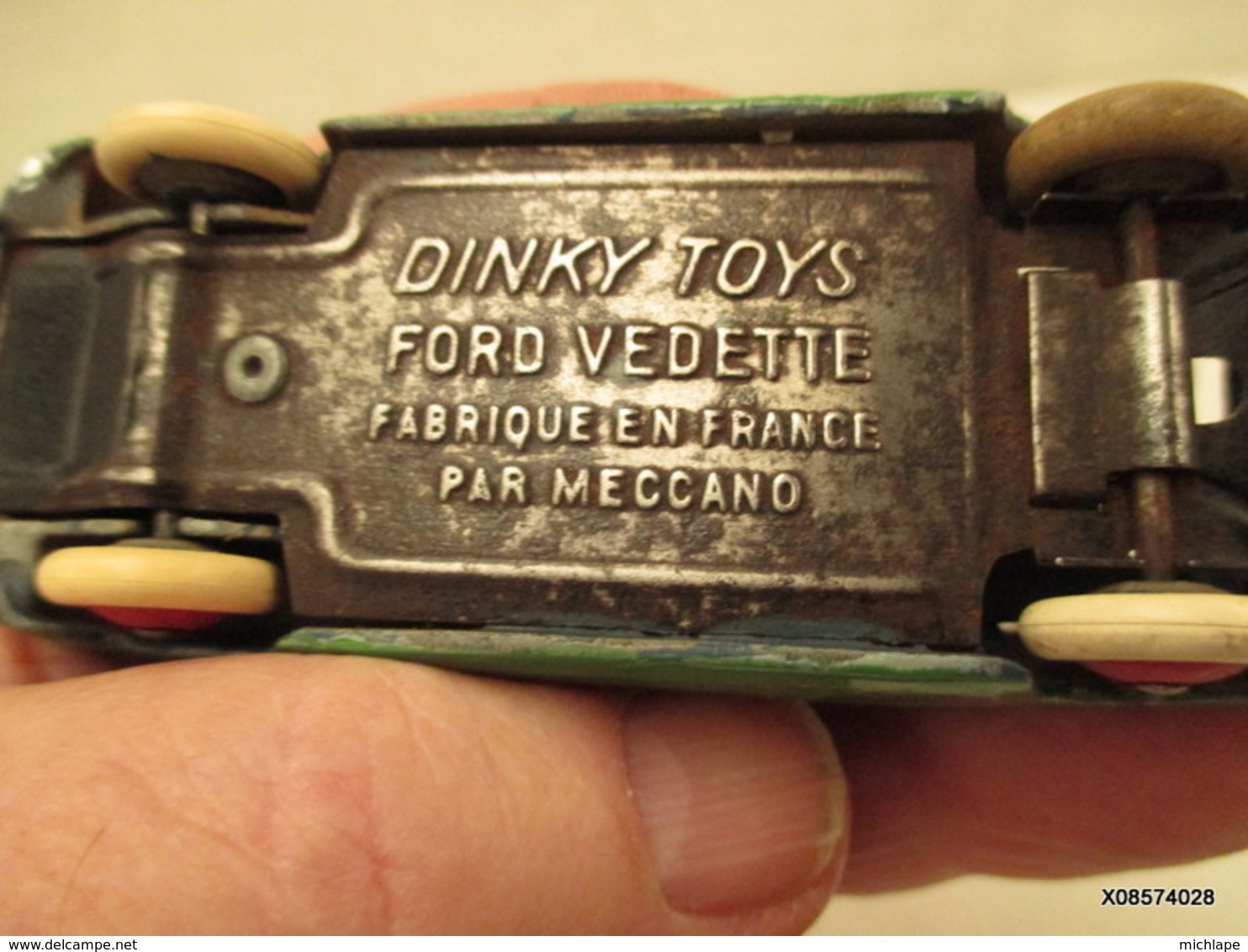 VOITURE - MINIATURE - 1/43 Em  DINKY TOYS - FORD Vedette  Peinture Verte    - - Jouets Anciens