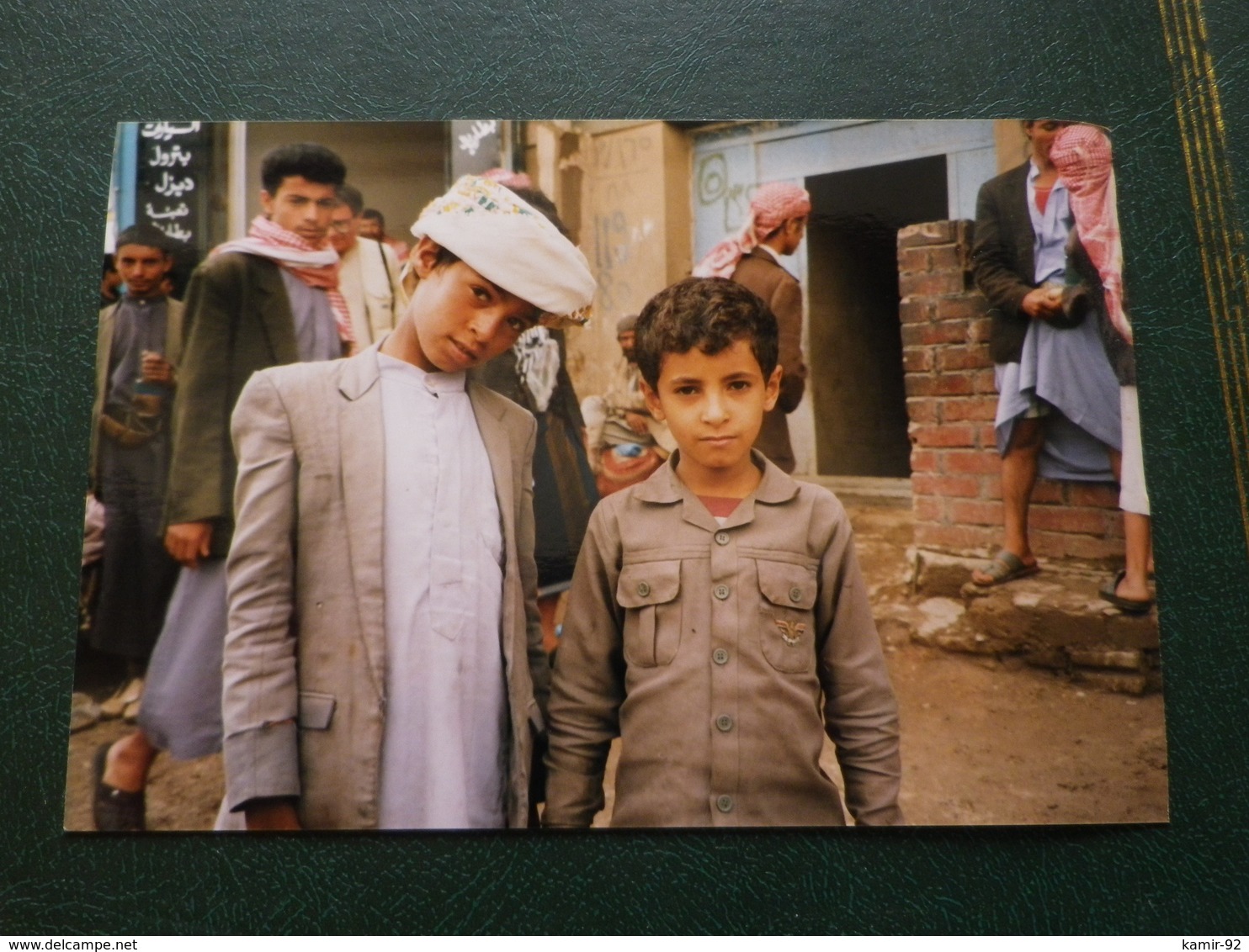 Yemen   Jeunes Garçons Dans La Rue    Photo Originale 1998      14 X 9.5 - Autres & Non Classés