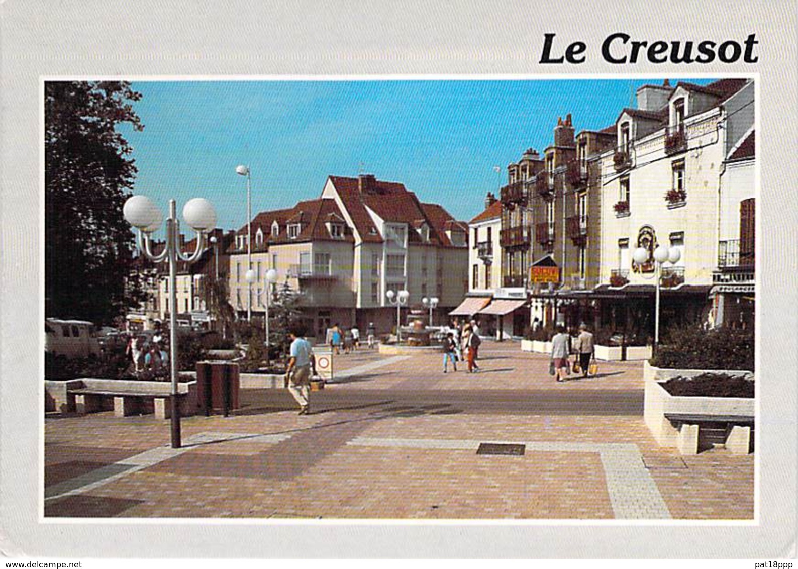 71 - LE CREUSOT ( Rue Commerçante ) La Rue Piétonne - CPM GF - Charente Maritime - Le Creusot