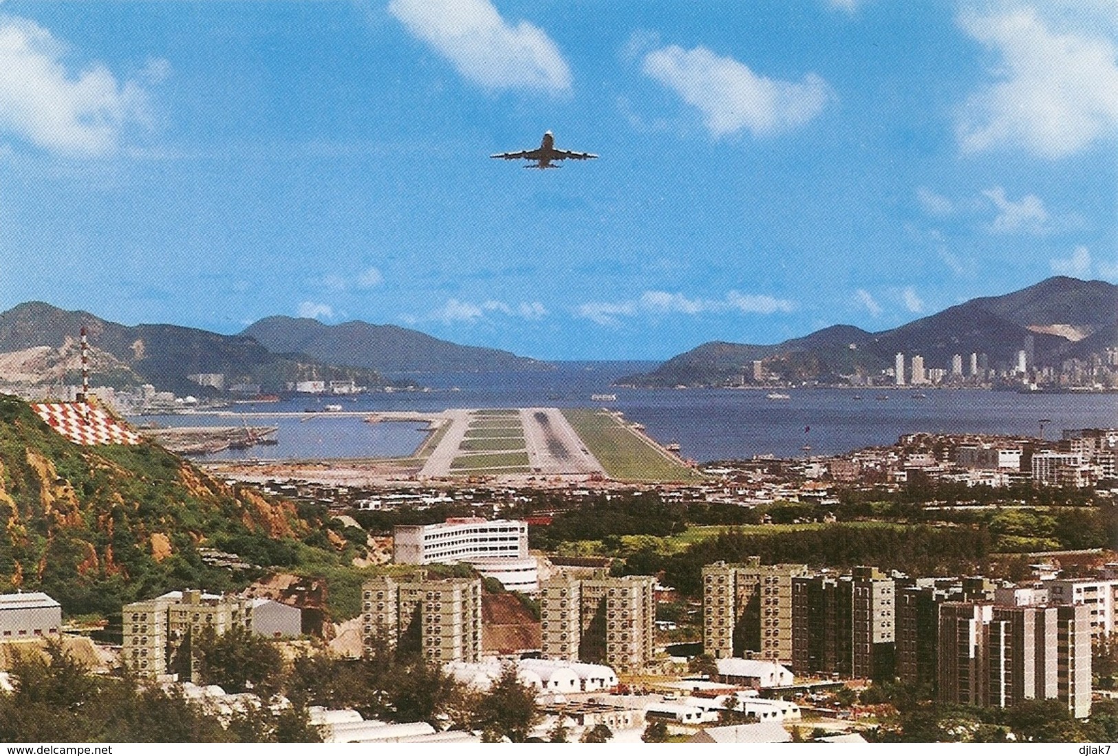 Chine View Of Plane Landing From Lung Tseung Road (2 Scans) - Chine (Hong Kong)