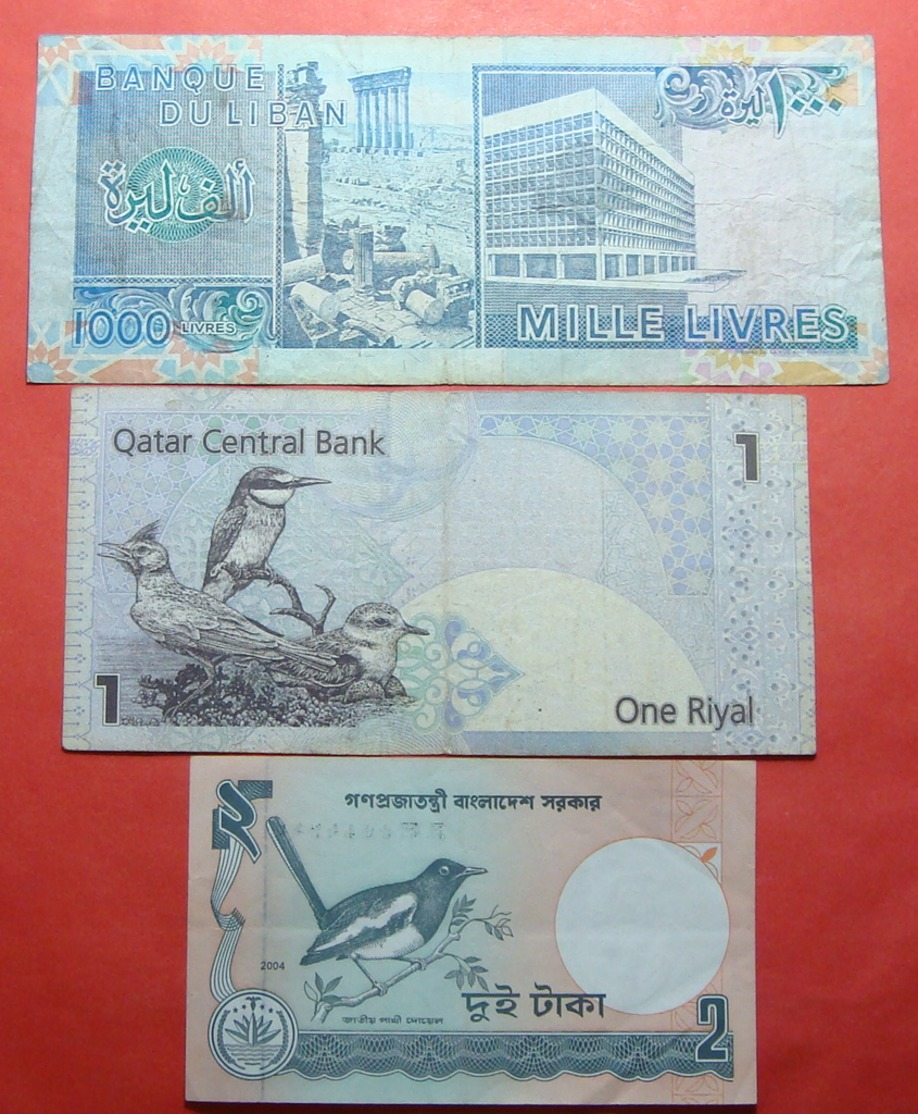 LOT X 3 MIDDLE EAST AND ASIA BANKNOTES. QATAR, LEBANON, BANGLADESH - Qatar