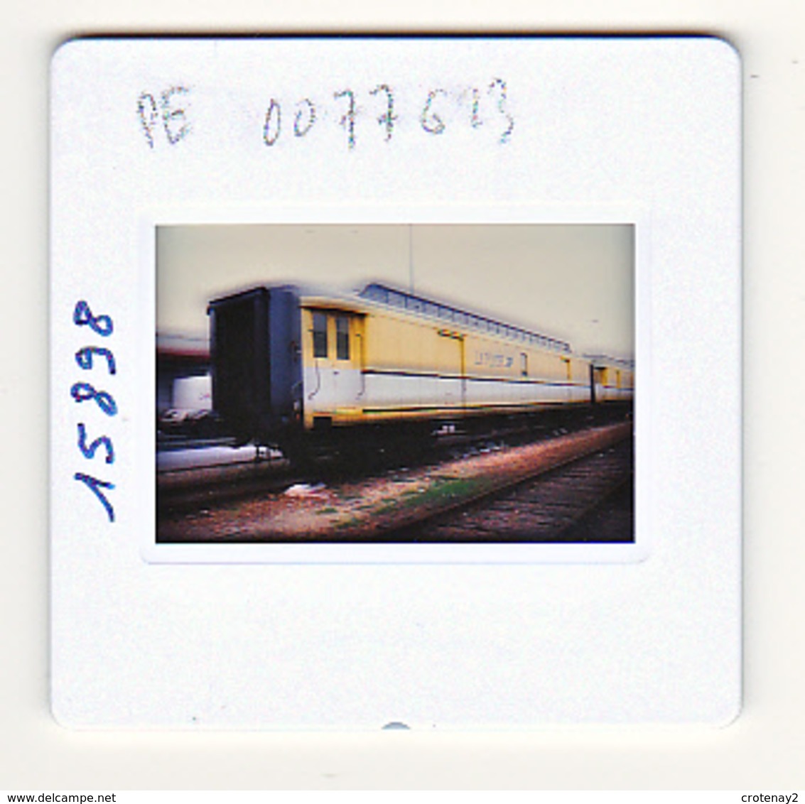 Photo Diapo Diapositive Slide Train Wagon Postal La Poste Ou Allège Postale Le 05/07/1999 VOIR ZOOM - Diapositives