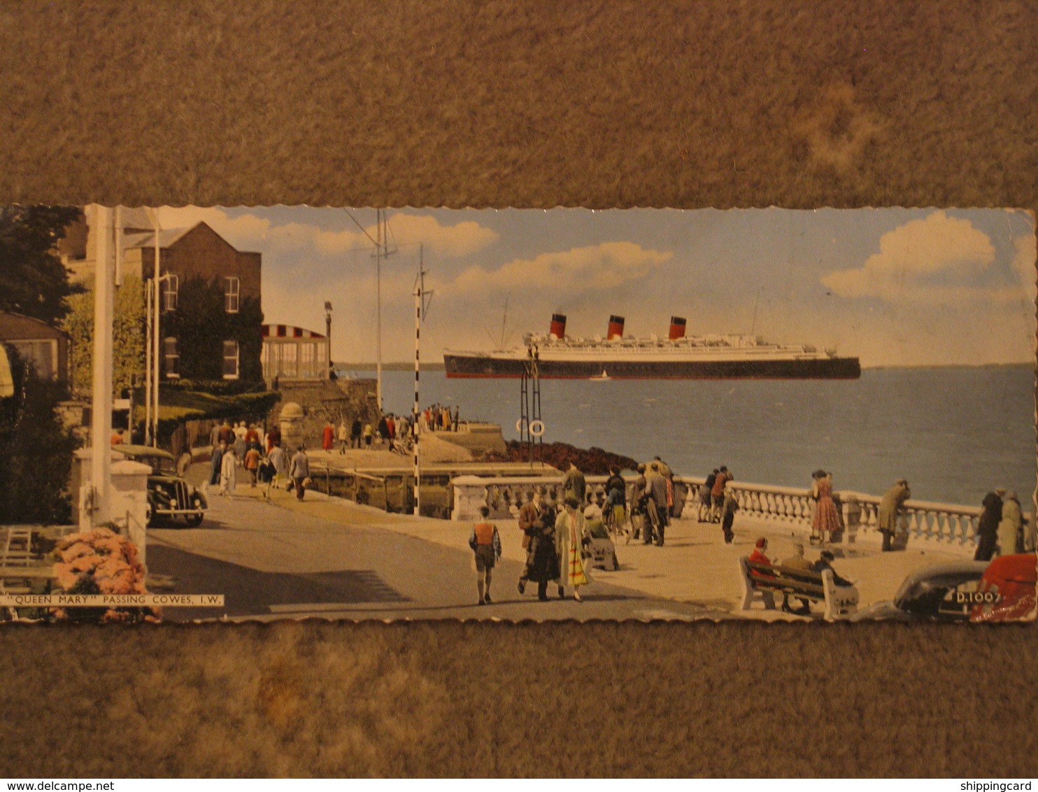 CUNARD LINE QUEEN MARY PASSING COWES - LONG CARD - Steamers