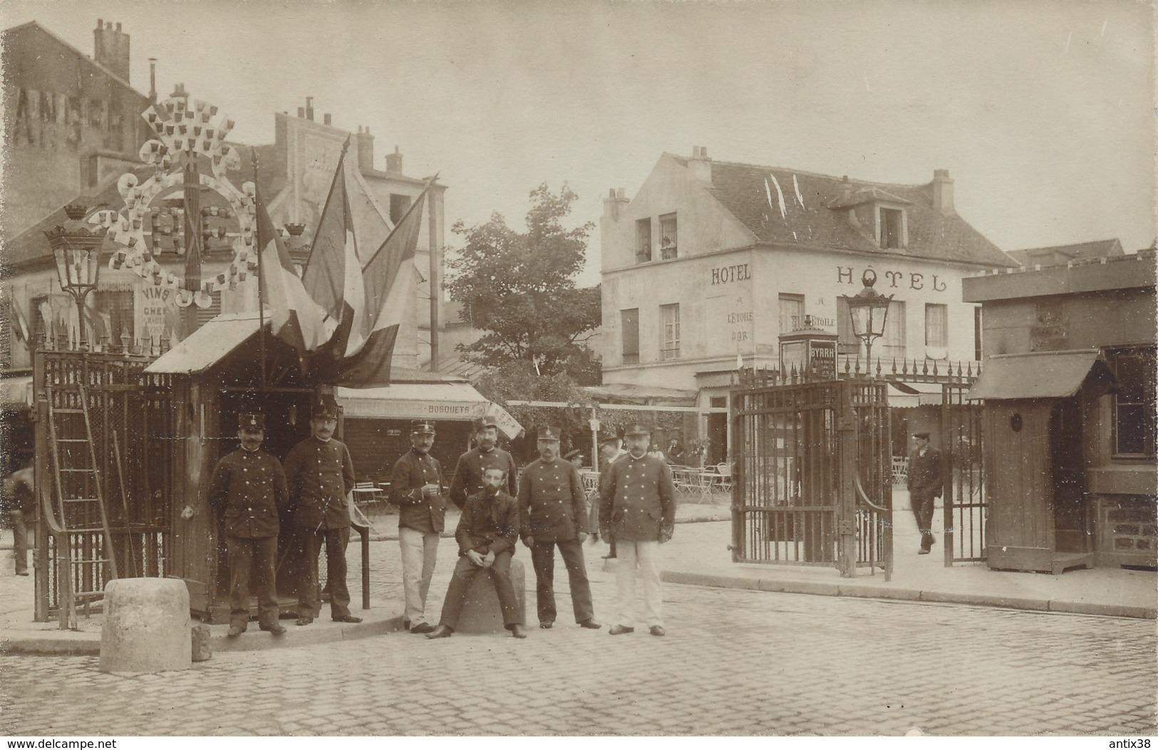 I60 - MILITARIA - Carte Photo - Entrée D'une Caserne à Identifier - Guerre 1914-18