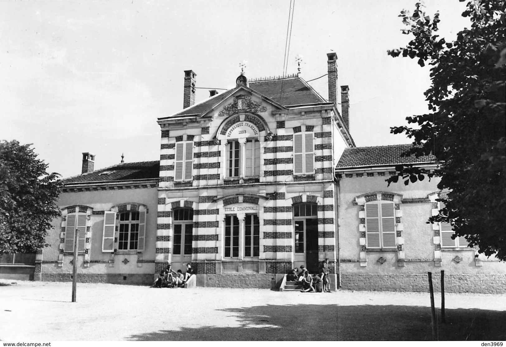 Ligny-le-Chatel - L'Ecole Communale - Ligny Le Chatel