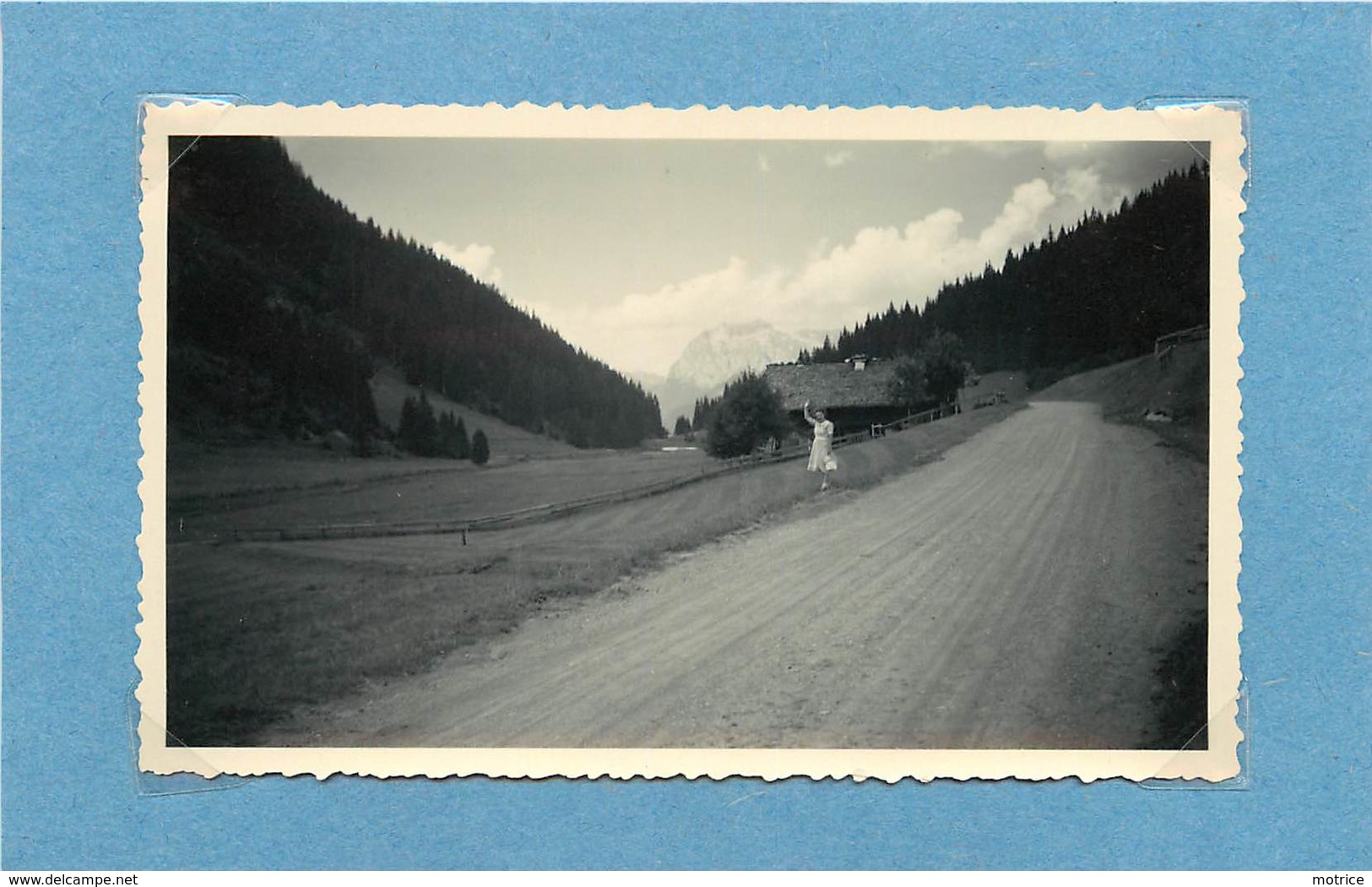 MORGINS - Le Petit étang, Frontière Franco-Suisse En 1950 (photo Format 11,1cm X 7 Cm). - Lieux