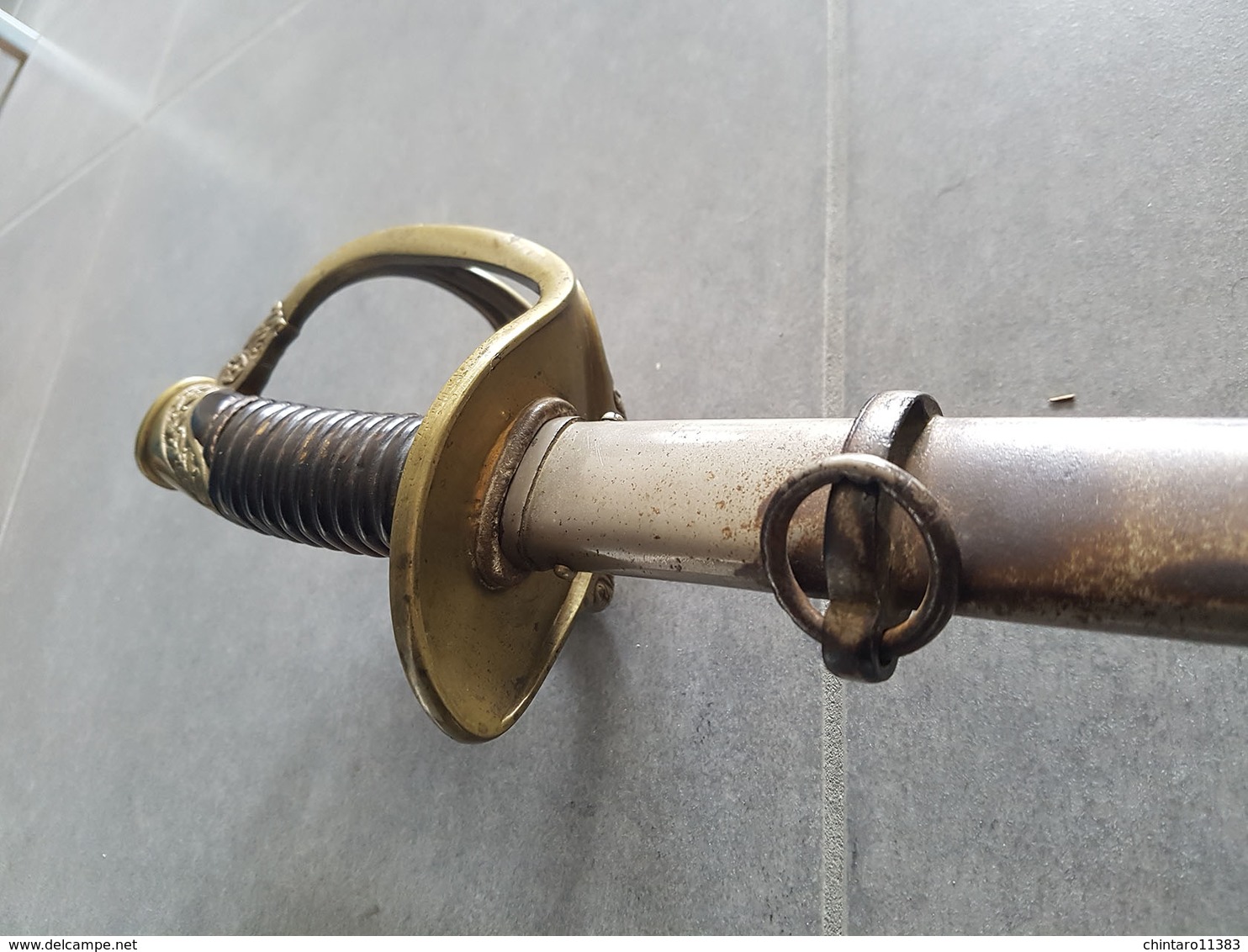 Ancien Sabre Avec Garde Joliment Décorée - Origine Belge (?) - Longueur: 101 Cm (avec Garde) - Armi Bianche