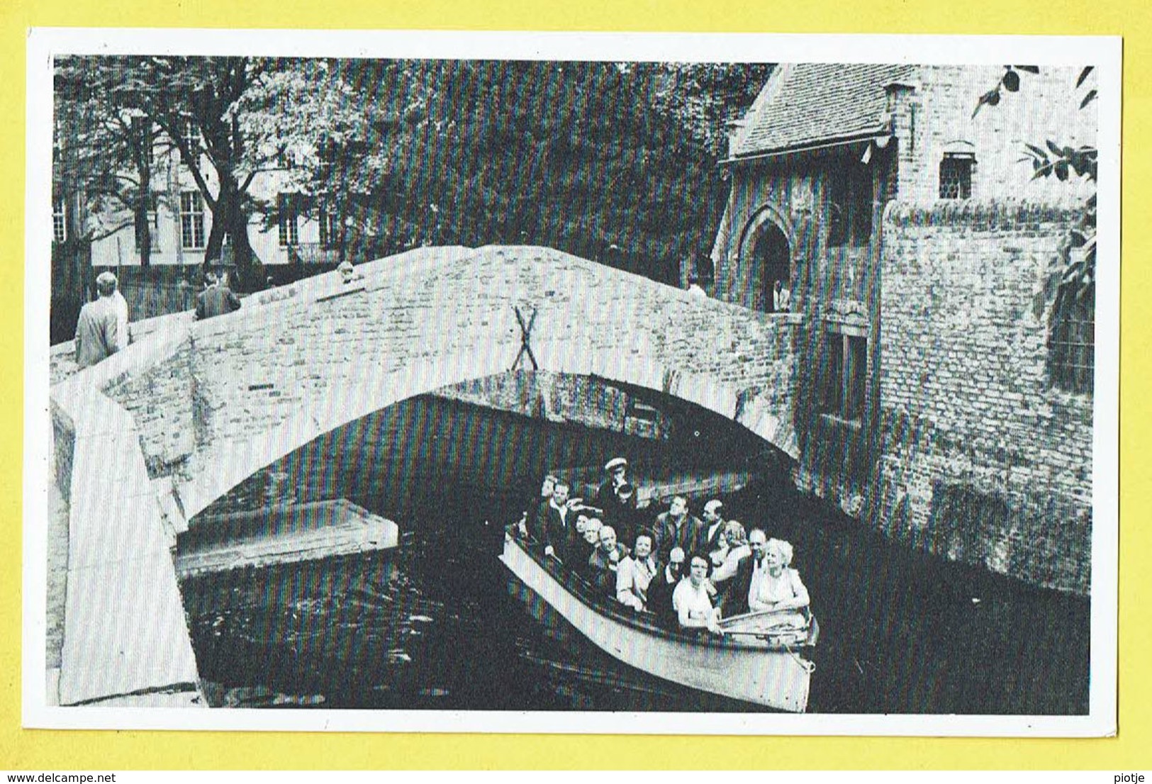 * Brugge - Bruges (West Vlaanderen) * (Uitgave Mess Driekroezen) Sint Bonifaciusbrug, Pont St Boniface, Bateau, Boat - Brugge