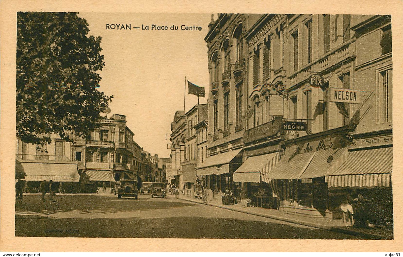 Dép 17 - Voitures - Automobile - Royan - La Place Du Centre - Bon état - Royan