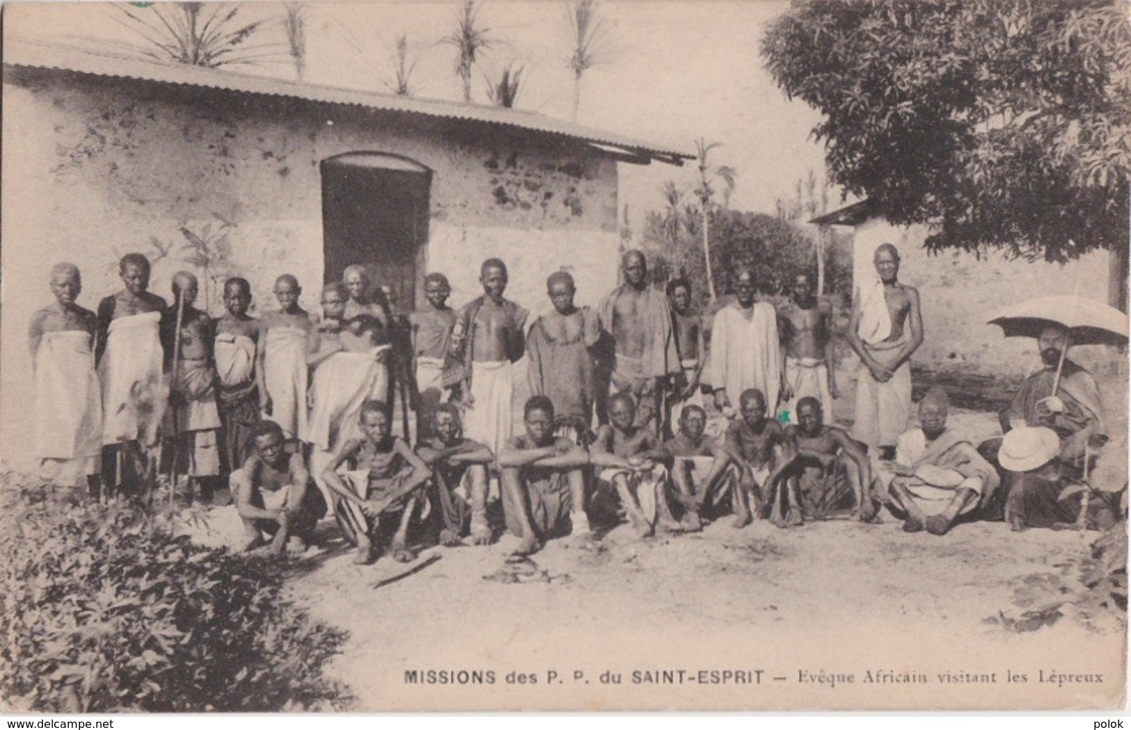 Cpa Evêque Africain Visitant Les Lépreux - Mission Des PP Su Saint Esprit - Non Classés