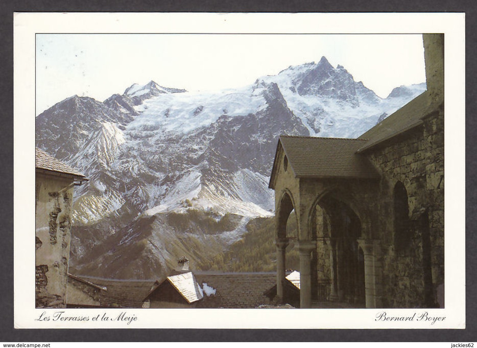 99103/ LA GRAVE, Les Terrasses, Porche De L'église Du Hameau Devant La Face Nord De La Meije, Photo B. Boyer - Autres & Non Classés