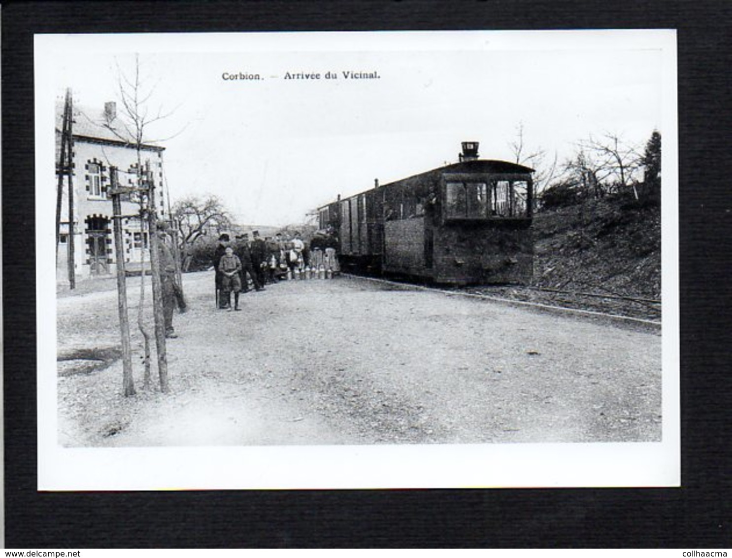 Belgique / Attention ! Photographie,copie Carte Postale ( Fond Neudin ) Corbion / Arrivée Du Vicinal - Bouillon