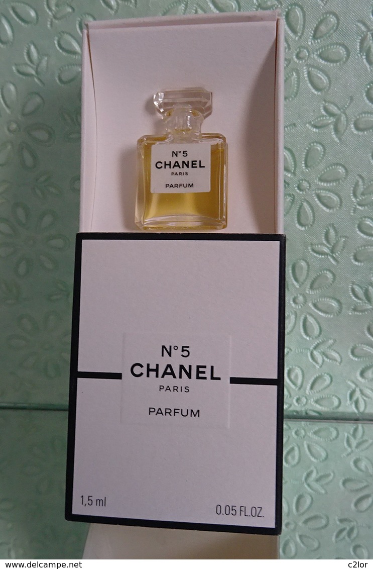 Miniature "N°5" De CHANEL   Parfum 1,5 Ml Dans Sa Boite - Miniatures Femmes (avec Boite)