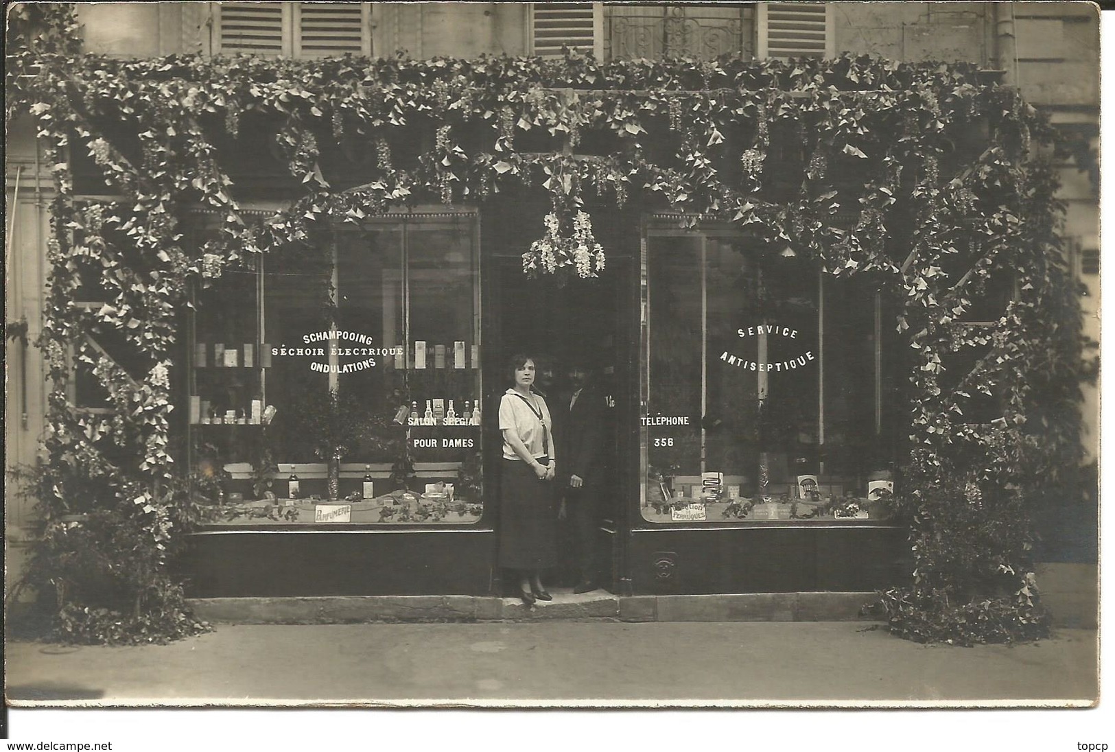 CARTE PHOTO DEVANTURE SALON DE COIFFURE - A Identifier