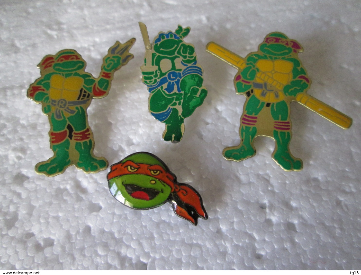 PIN'S    LOT  4  TORTUES  NINJA - BD