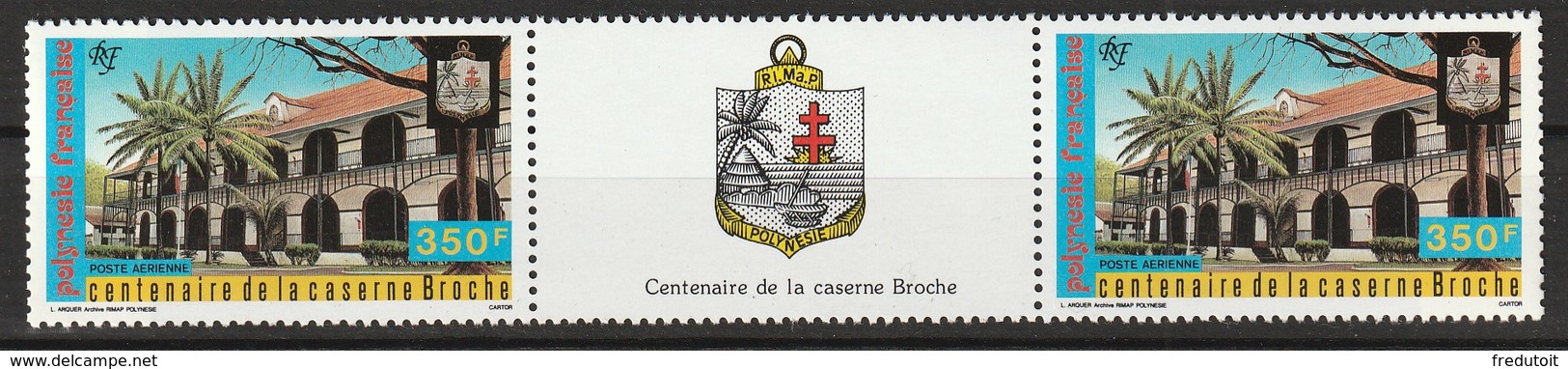 POLYNESIE - Poste Aérienne - PA N° 196 A ** (1987) La Paire Avec Vignette Centrale - Unused Stamps