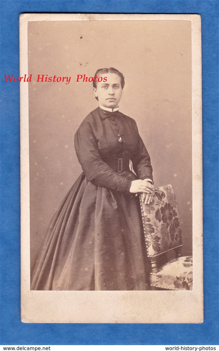 Photo Ancienne CDV Vers 1865 1875 - SAINT QUENTIN (Aisne) - Portrait De Lucie BAILLON - Photographe Vinmer - Anciennes (Av. 1900)