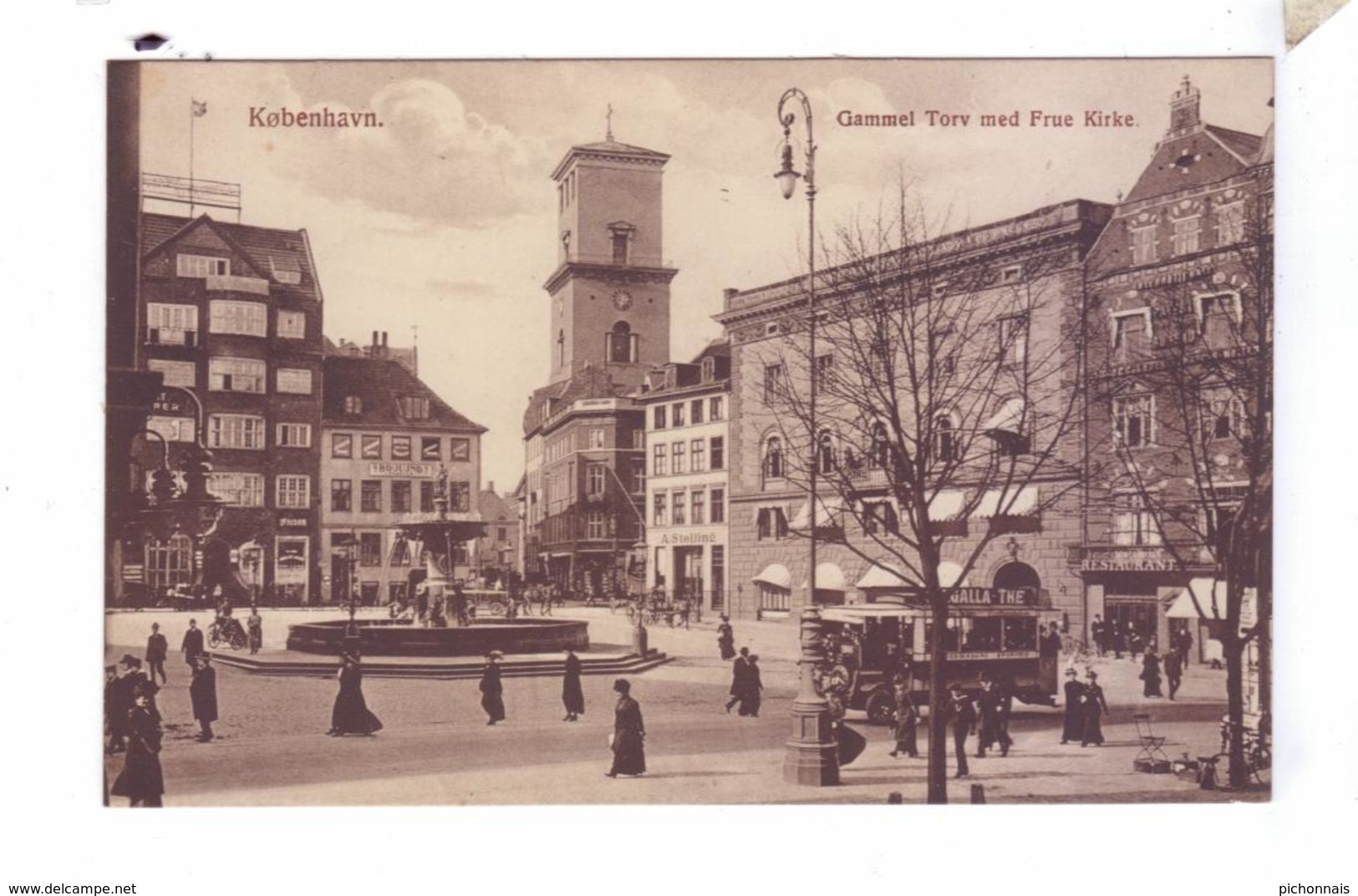 KJOBENHAVN Kobenhan  Copenhagen  Gammet Torv Med Frue Kirke Shoe Shine Chair - Danemark