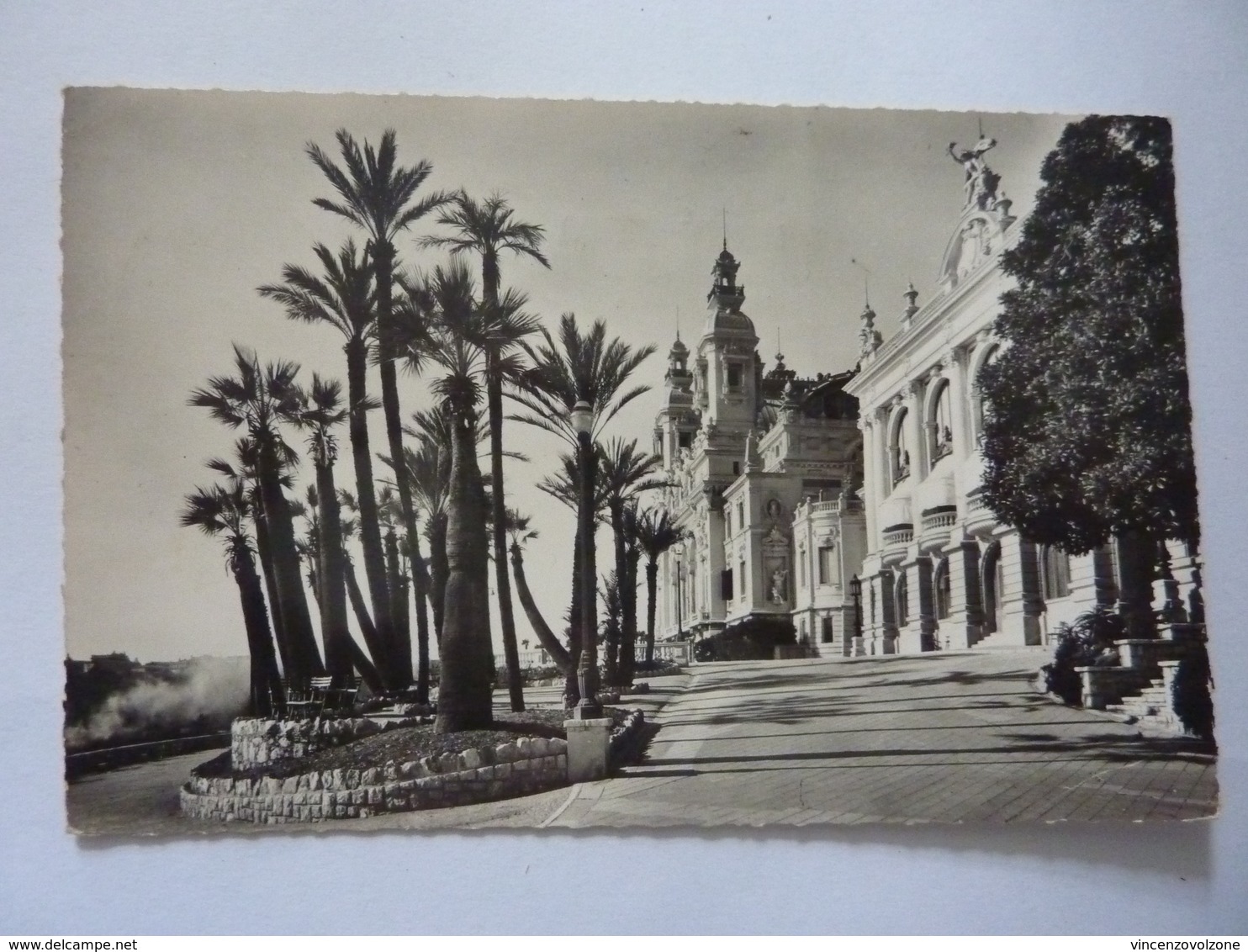 Cartolina Viaggiata "Casino De Monte Carlo, Terrasses Sur La Mer" 1950 - Casinò