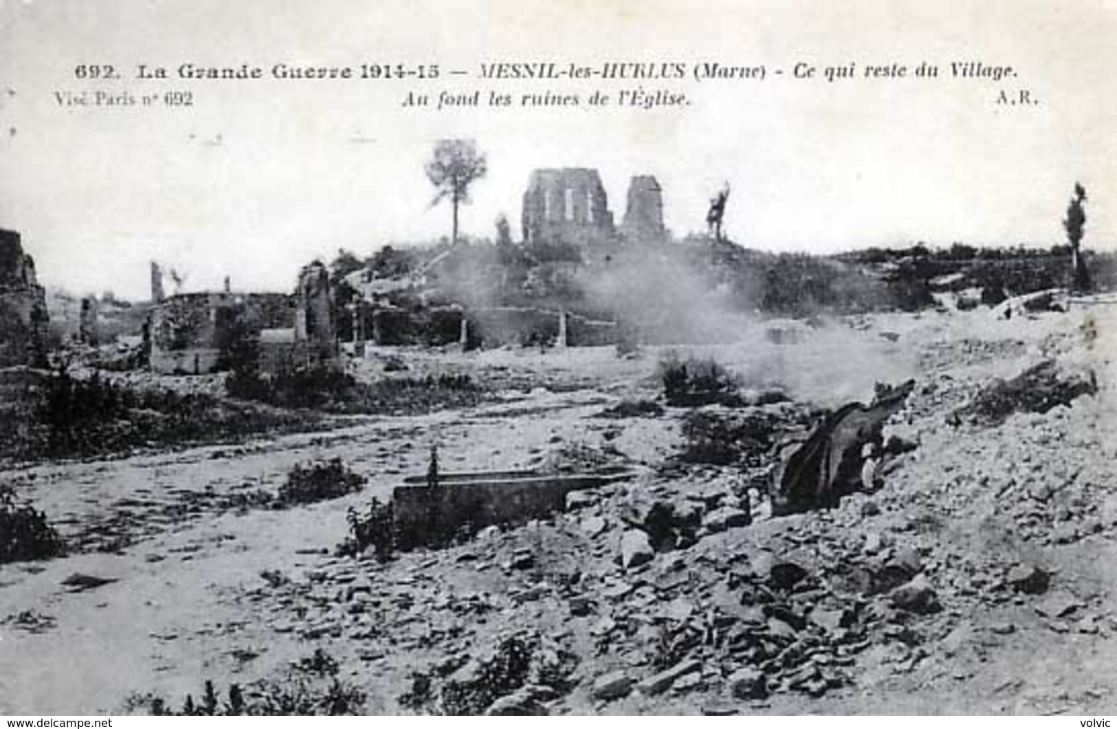 51 - MESNIL-les-HURLUS  - Ce Qui Reste Du Village - Au Fond Les Ruines De L'Eglise - - Sonstige & Ohne Zuordnung