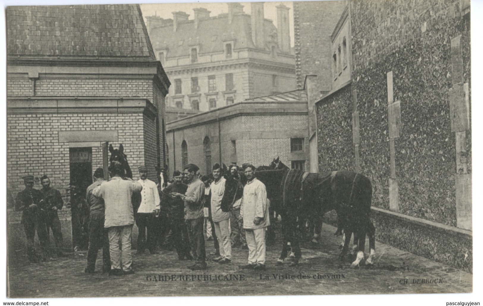 CPA GARDE REPUBLICAINE - LA VISITE DES CHEVAUX - Régiments