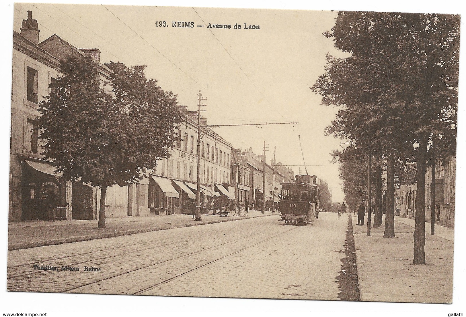 51-REIMS-Avenue De Laon...1925  Animé  Tramway - Reims