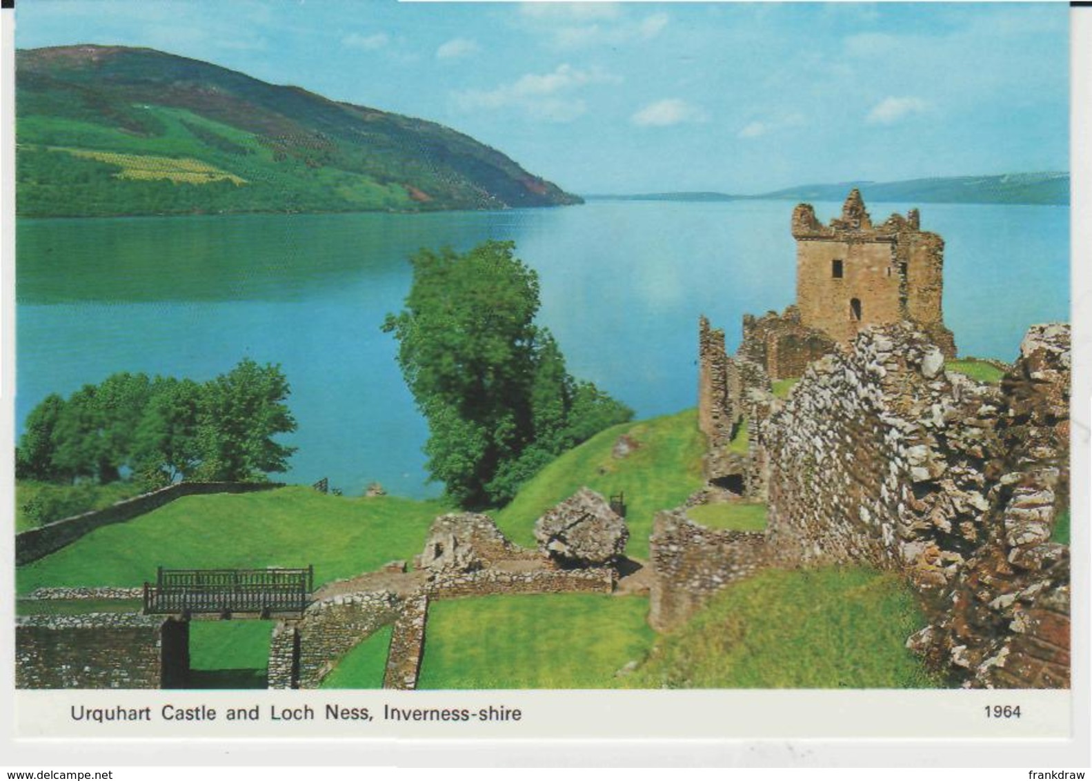 Postcard - Urquhart Castle And Loch Ness, Inverness - Shire - Unused Very Good - Unclassified