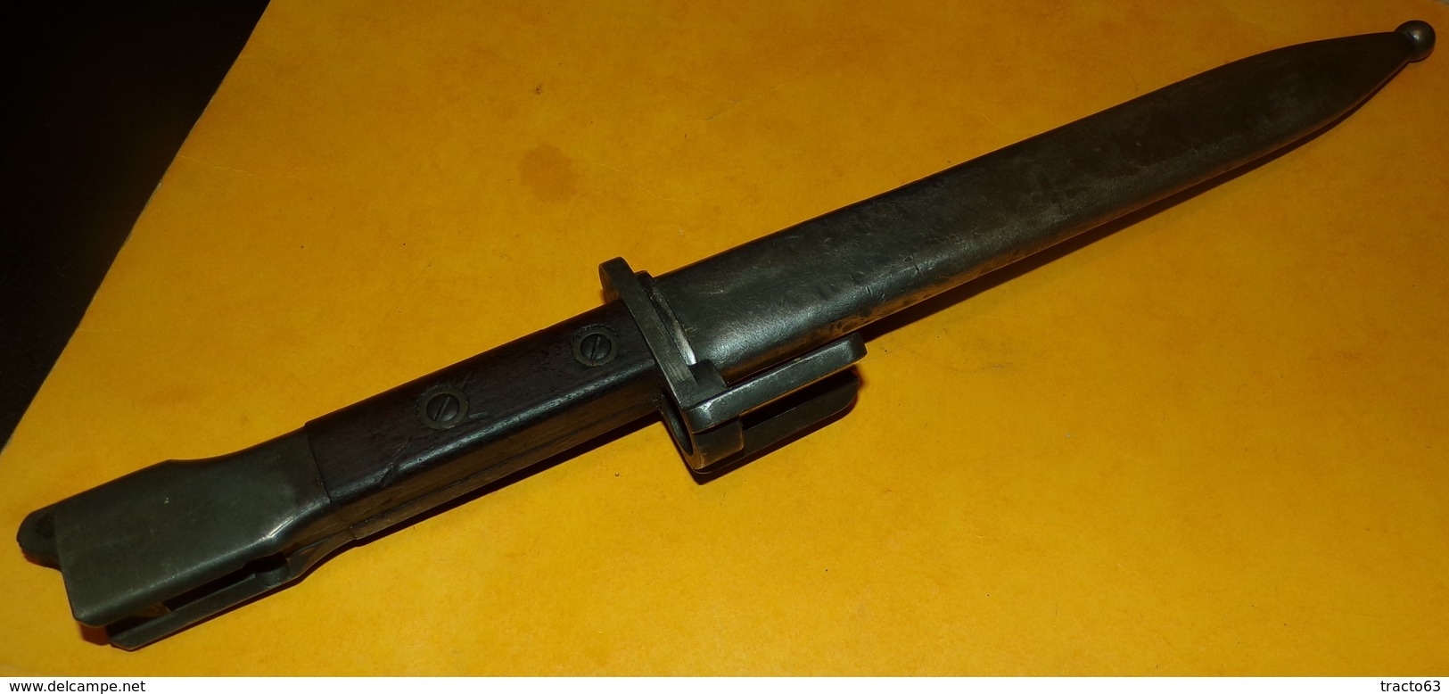 BAIONNETTE FABRICATION BELGE POUR FUSIL D'ASSAUT F.A.L (fusil Automatique Léger)...FABRIQUE DES 1953, ETUI EN METAL - Armes Blanches
