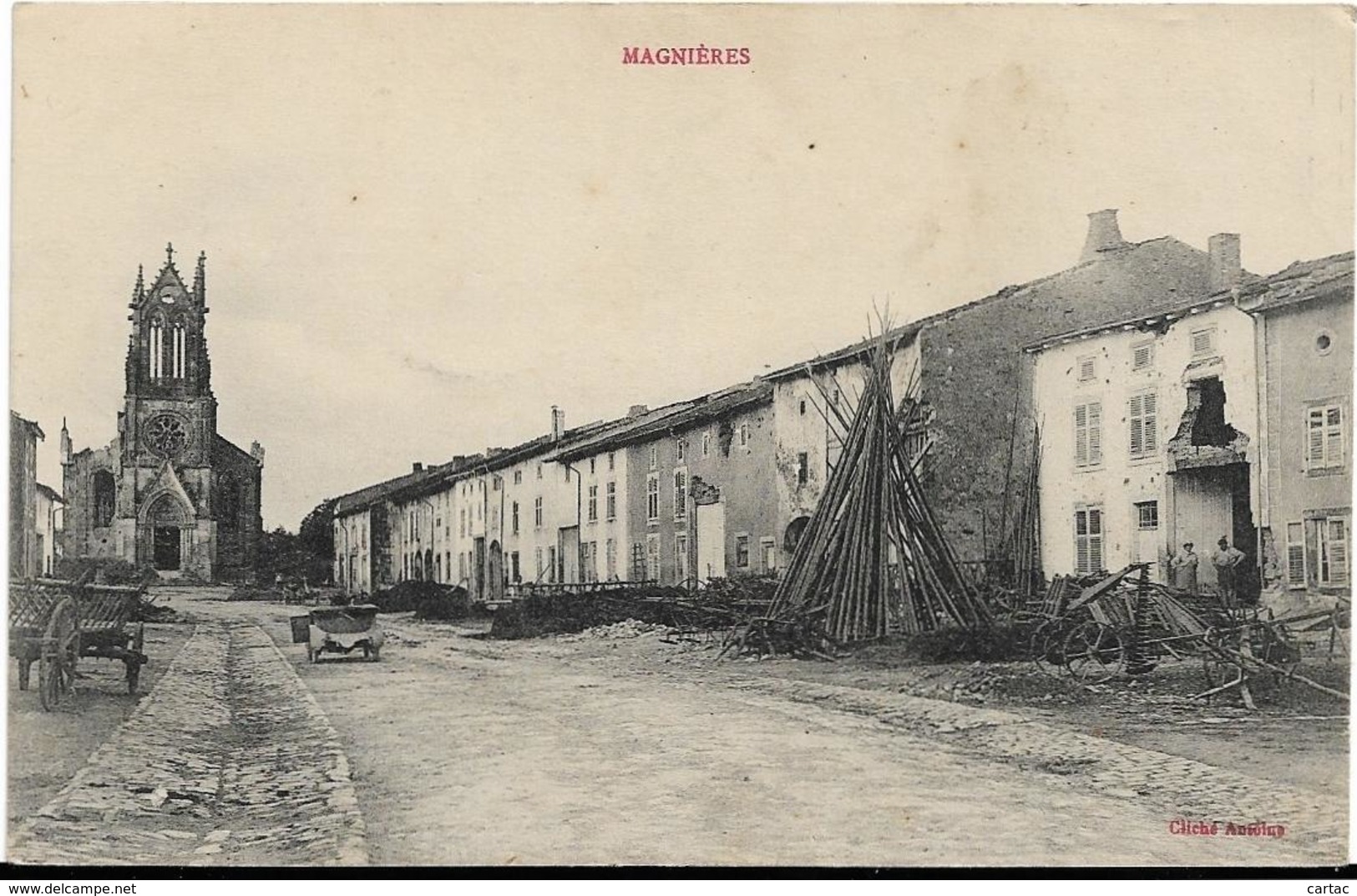 D54 - MAGNIERES - Brouettes - Véhicule Ancien - 2 Personnes Sur La Droite Avec Un Mur Détruit Au Dessus - Autres & Non Classés