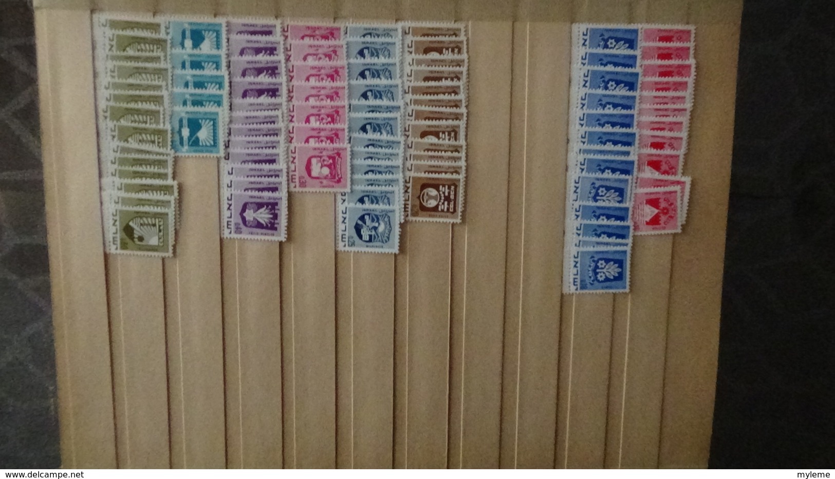 Gros album de stock d'ISRAËL tous les timbres sont avec tabs et ** !!!. A saisir !!!