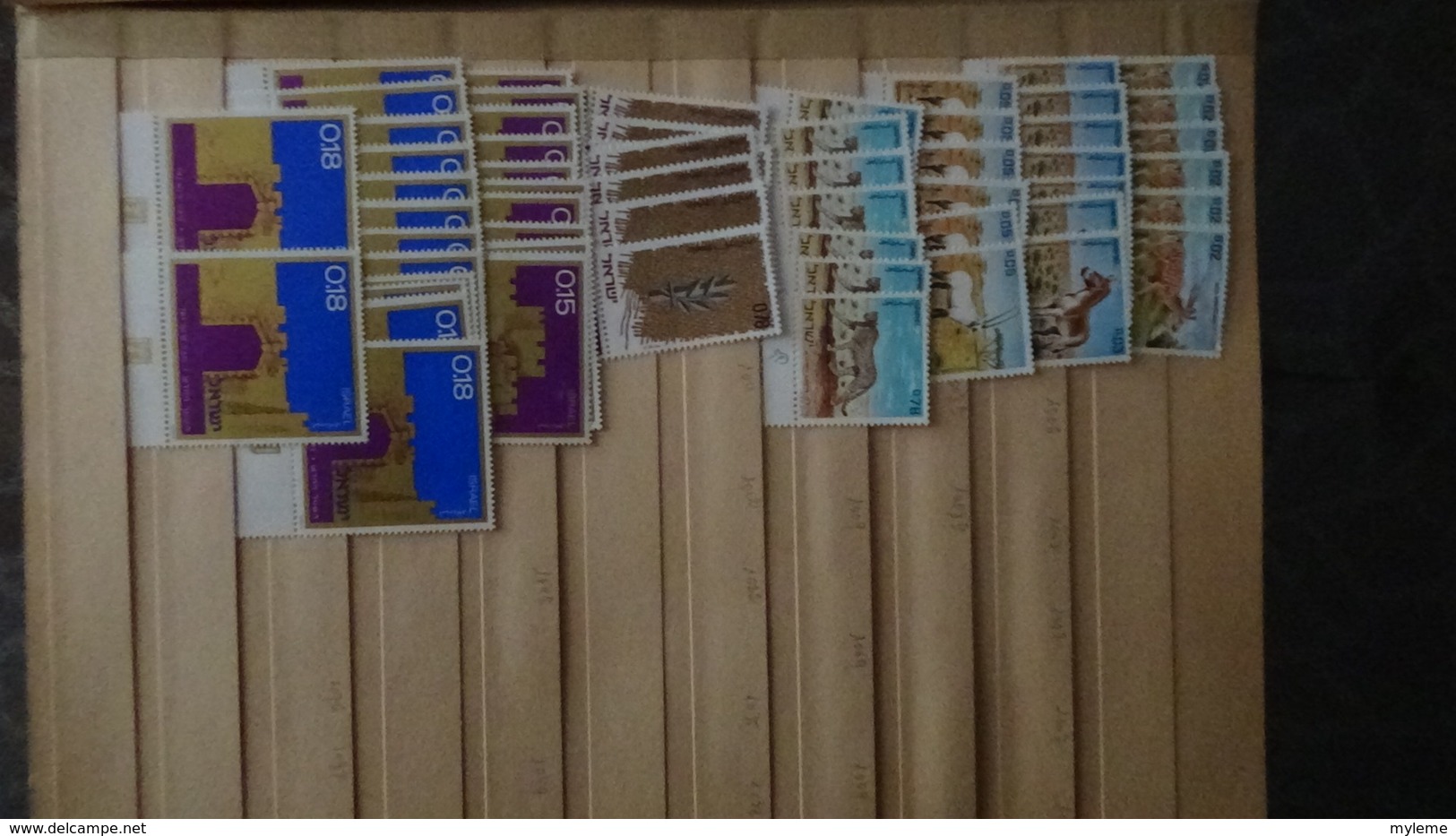 Gros album de stock d'ISRAËL tous les timbres sont avec tabs et ** !!!. A saisir !!!