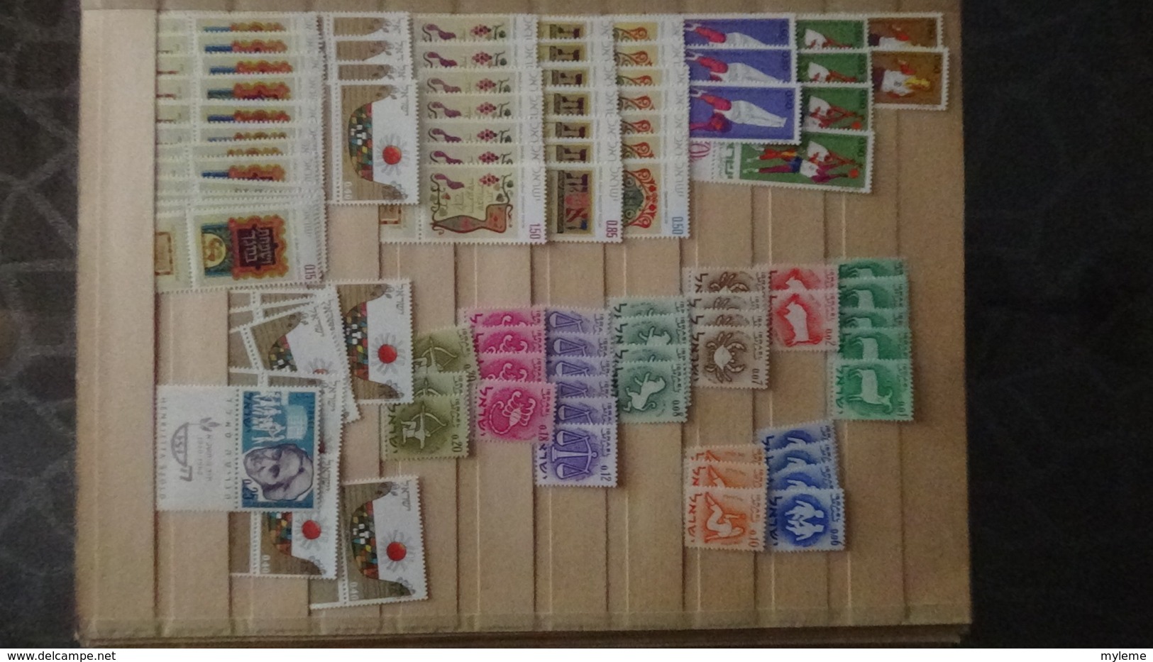 Gros album de stock d'ISRAËL tous les timbres sont avec tabs et ** !!!. A saisir !!!