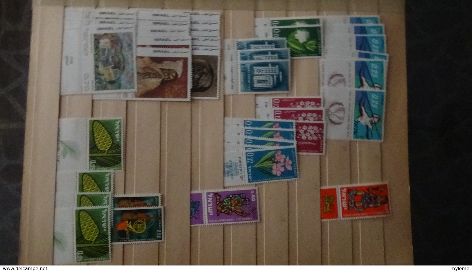 Gros album de stock d'ISRAËL tous les timbres sont avec tabs et ** !!!. A saisir !!!