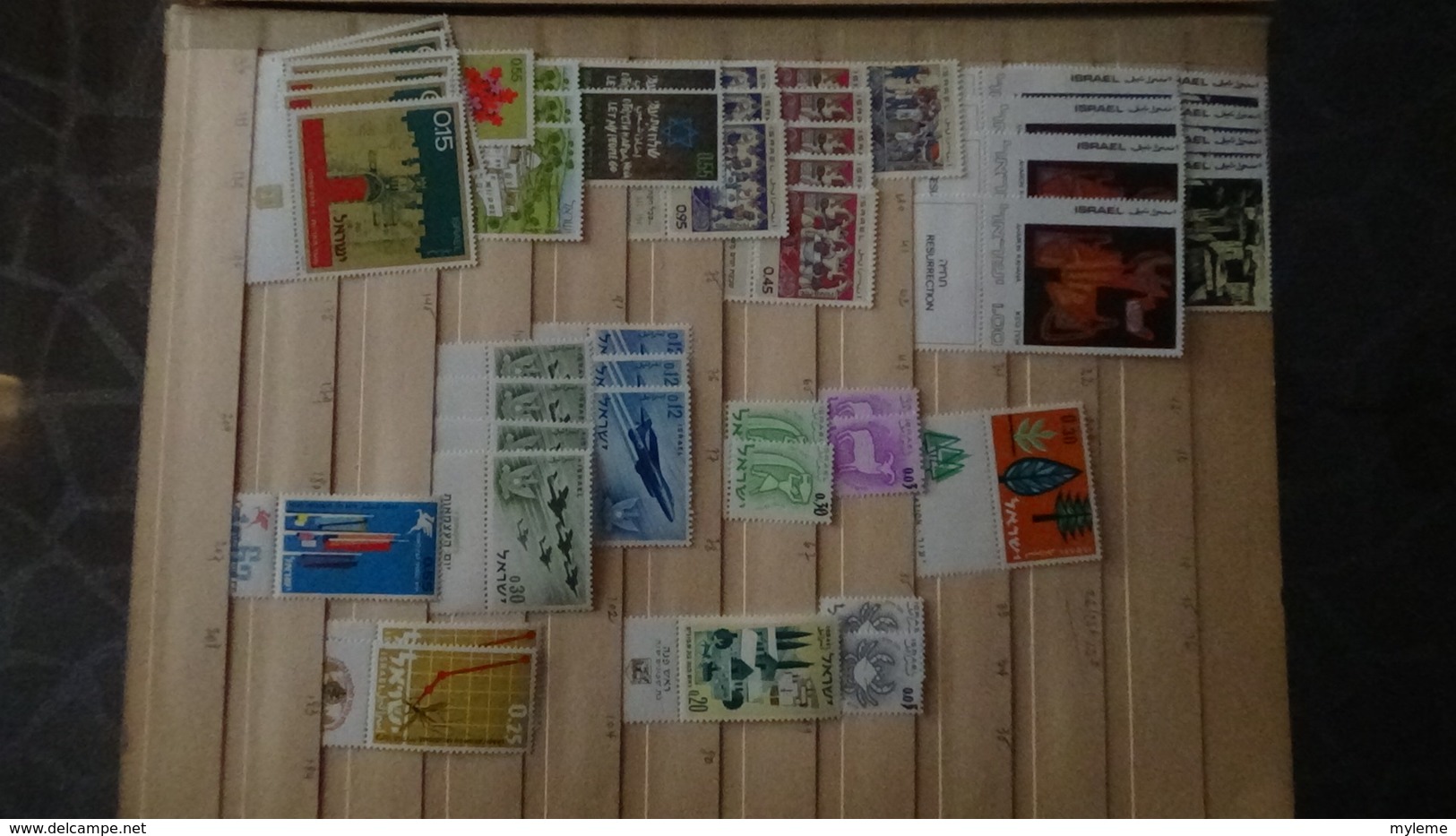 Gros album de stock d'ISRAËL tous les timbres sont avec tabs et ** !!!. A saisir !!!