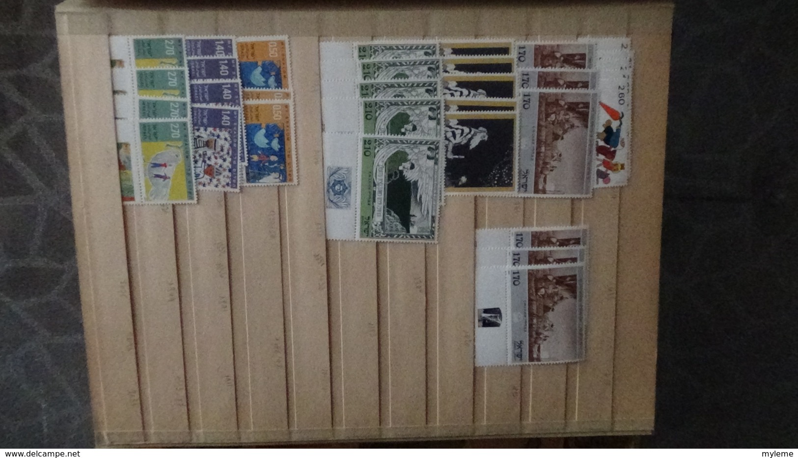 Gros album de stock d'ISRAËL tous les timbres sont avec tabs et ** !!!. A saisir !!!